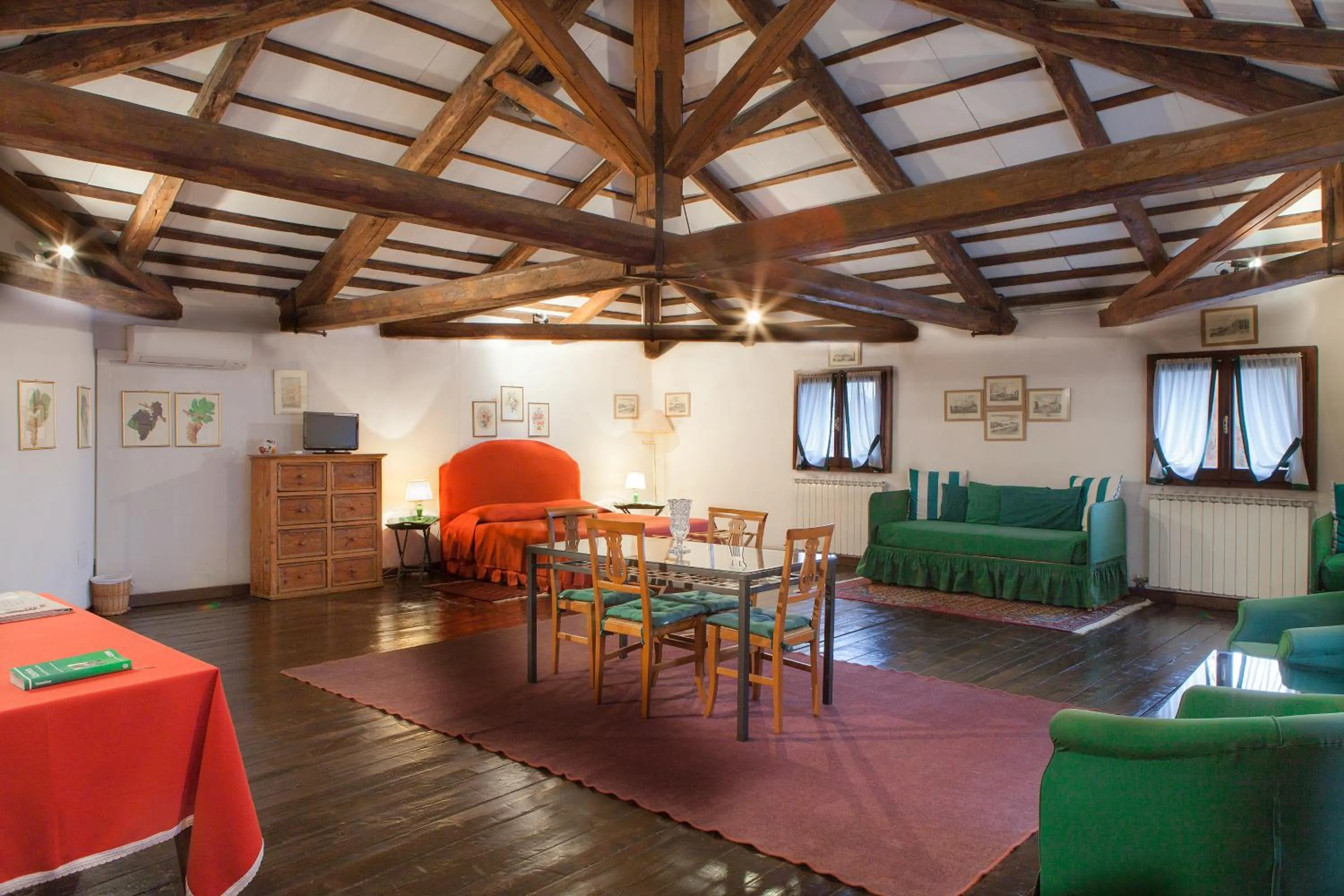 Photo of the whole room in Castello di Roncade