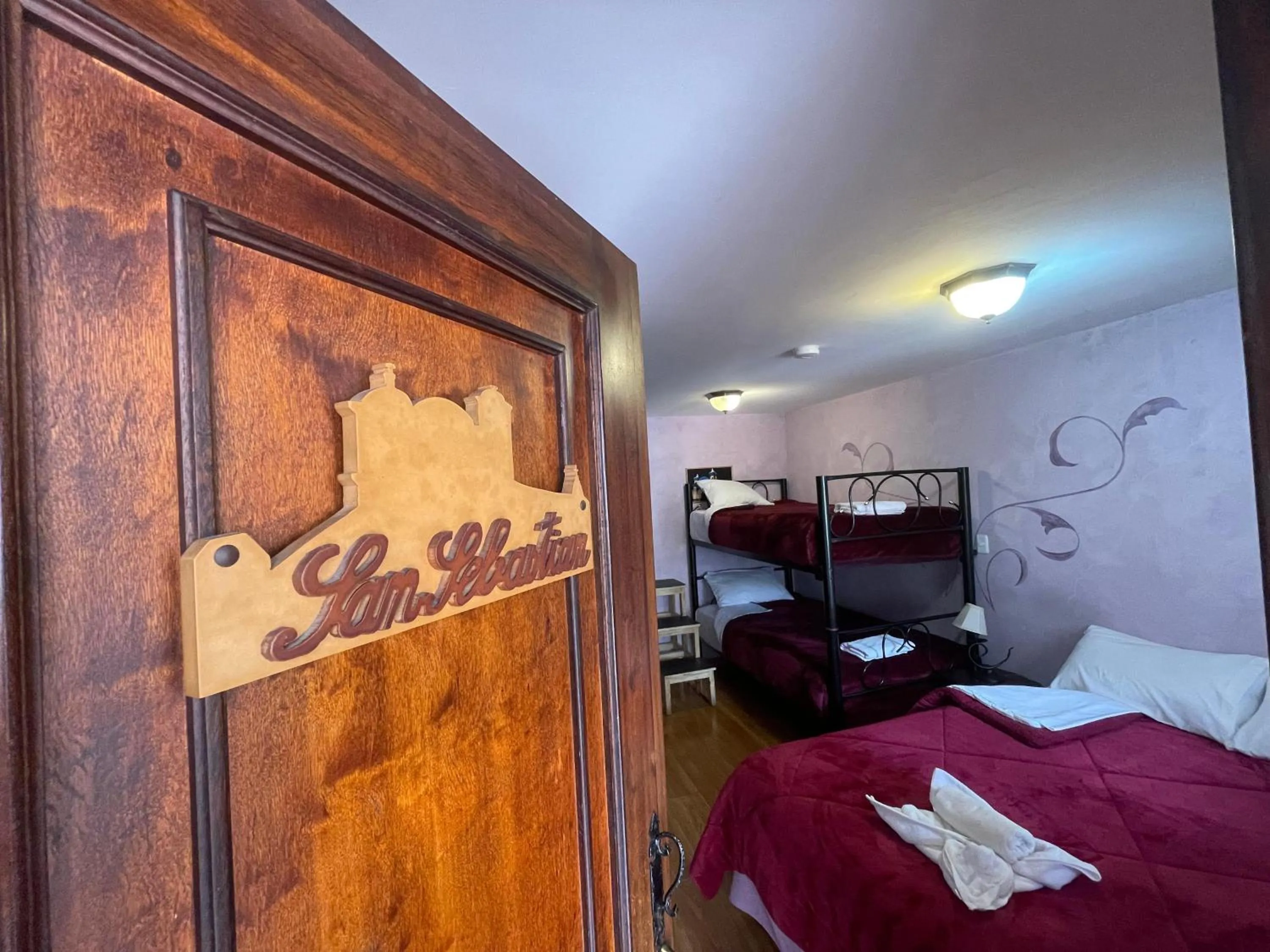 Photo of the whole room, Bed in Golden Rest Latacunga