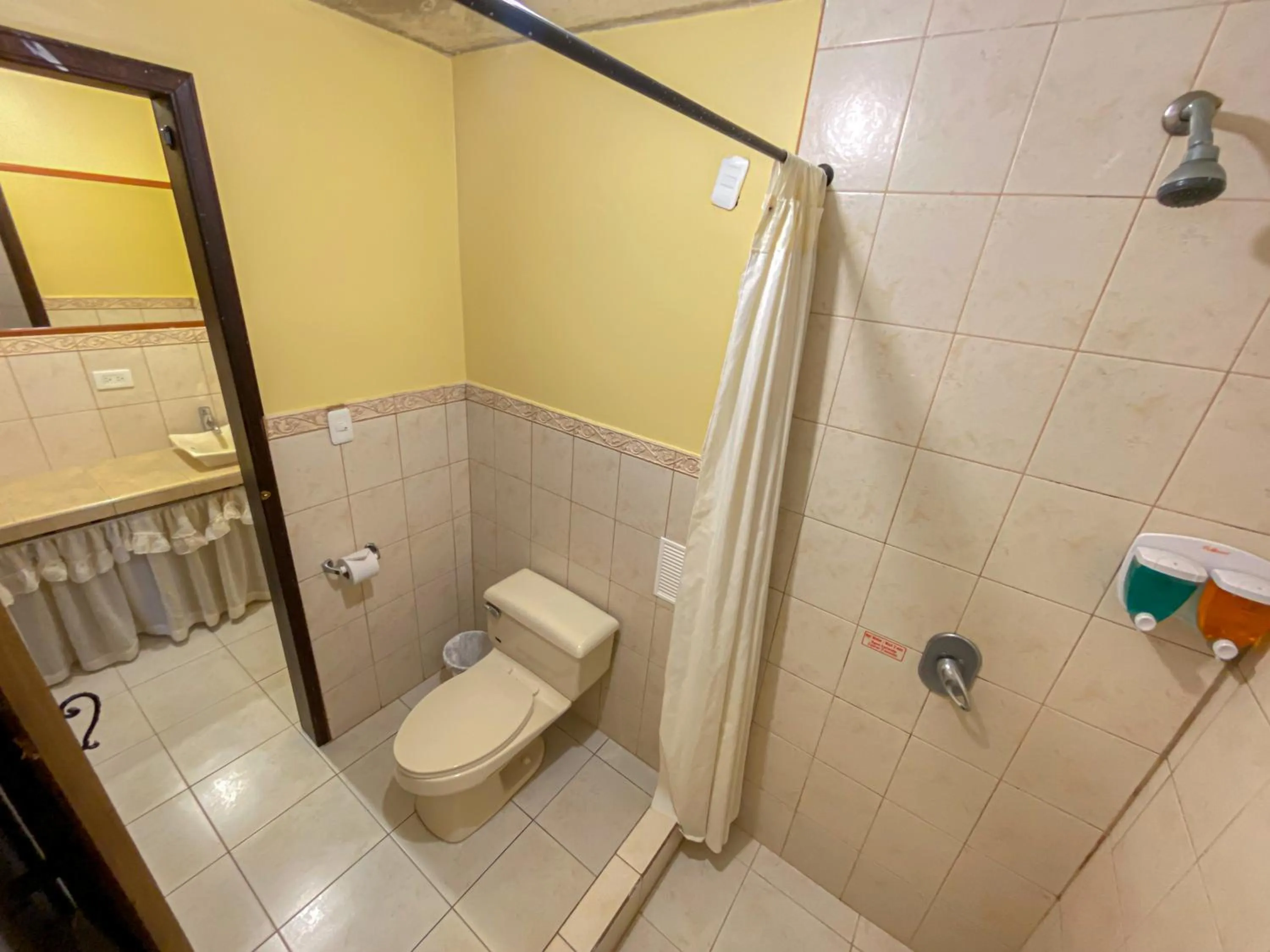 Bathroom in Villa de Tacvnga Hotel