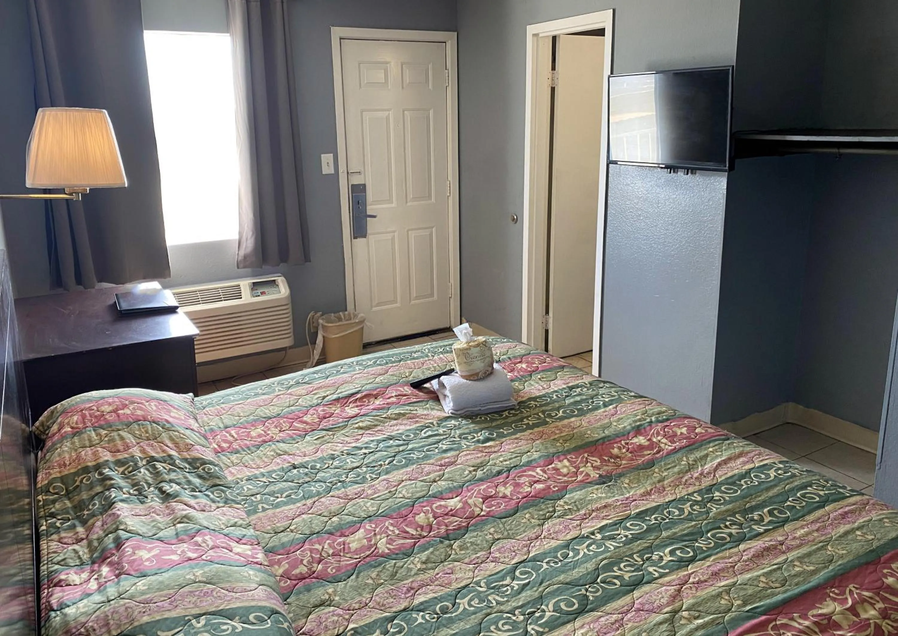 Bed in Travel Inn San Antonio