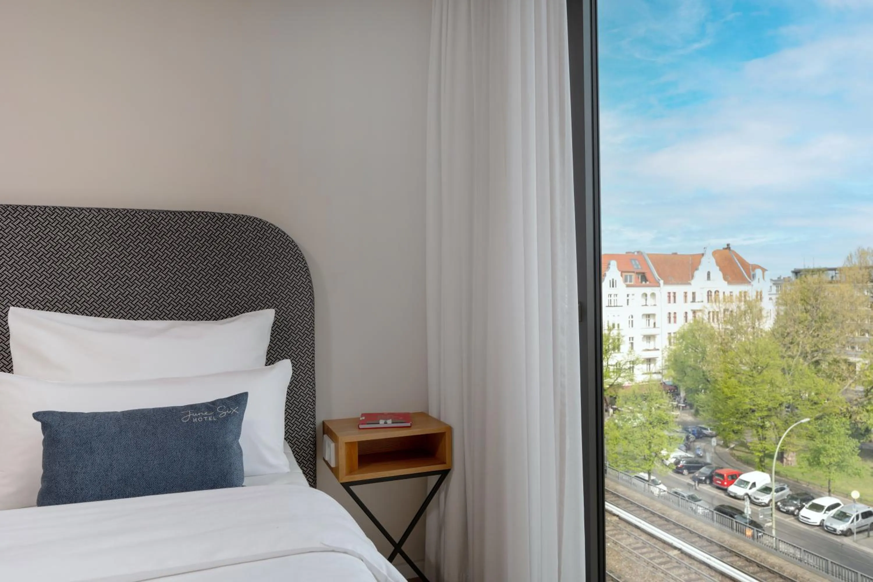 City view, Bed in June Six Hotel Berlin City West
