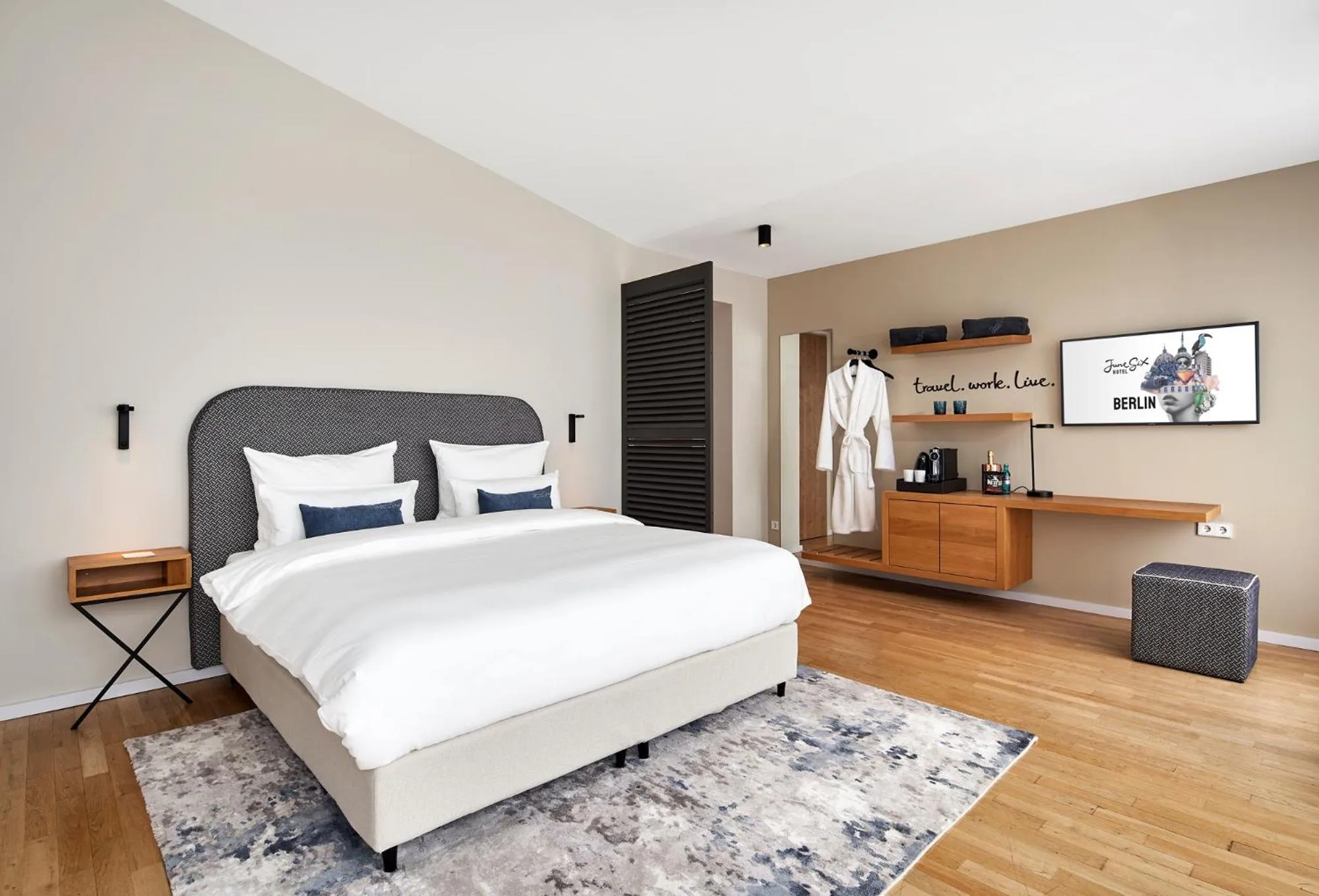 Staff, Bed in June Six Hotel Berlin City West