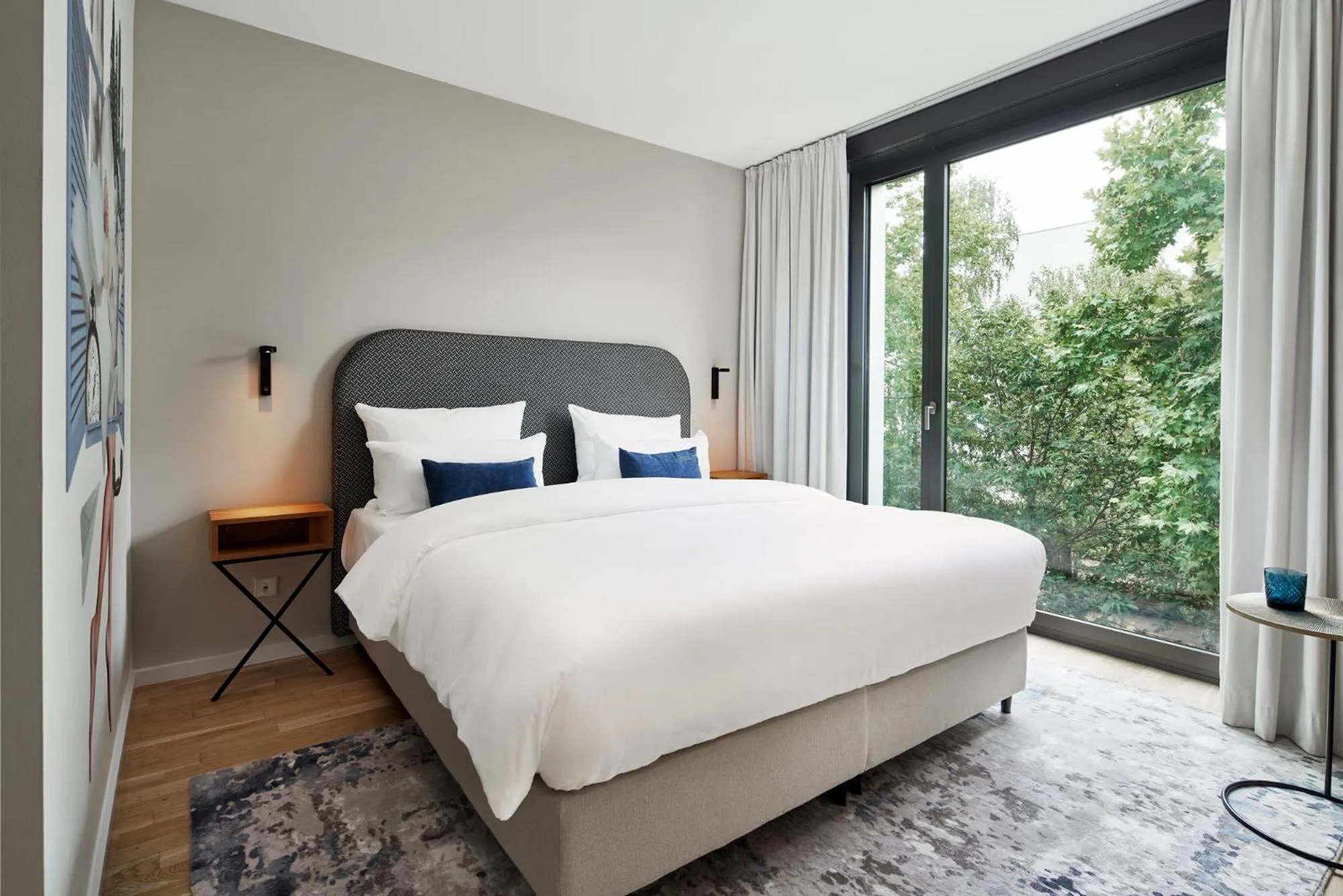 Staff, Bed in June Six Hotel Berlin City West