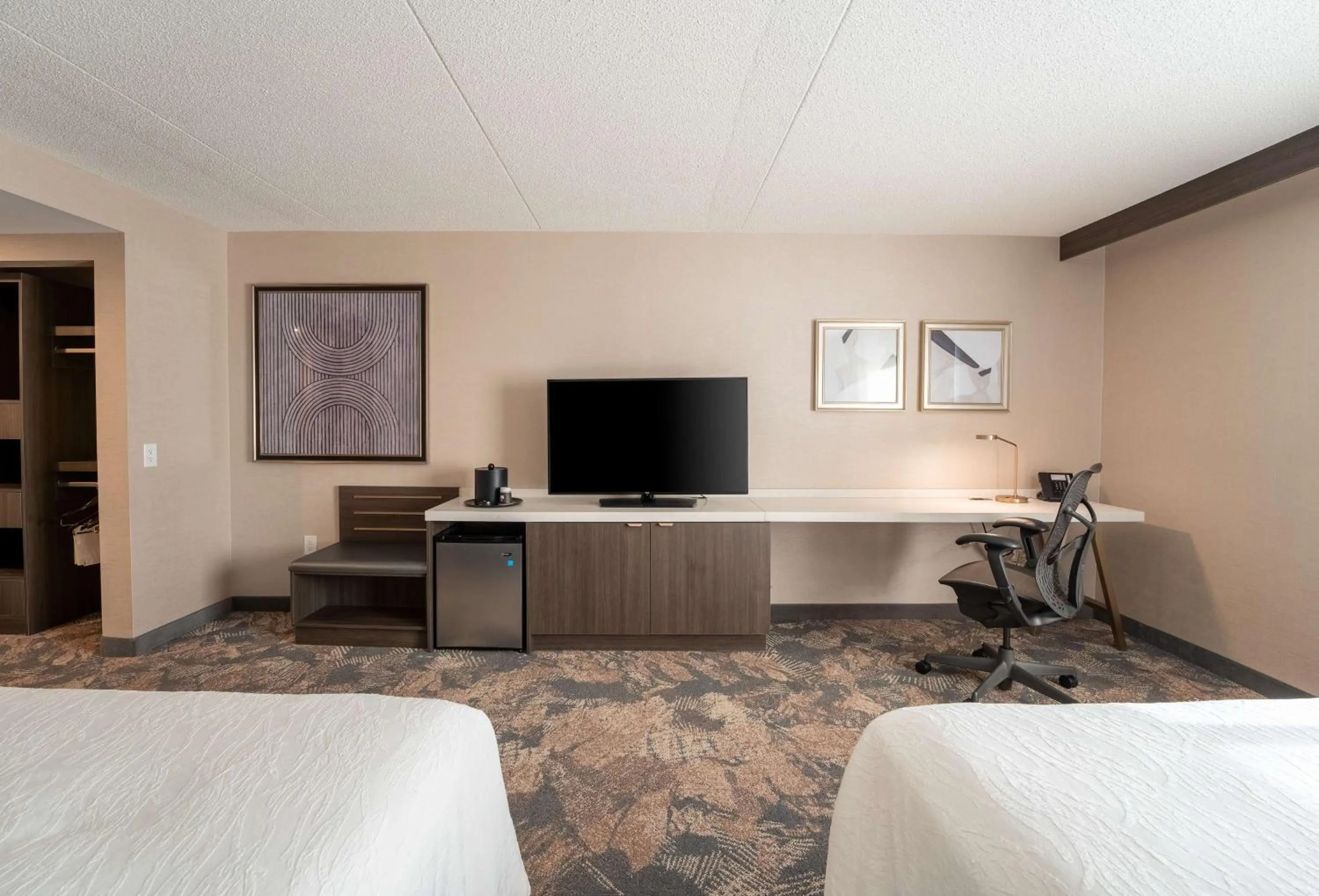 Bedroom, Bed in Hilton Garden Inn Toronto/Brampton