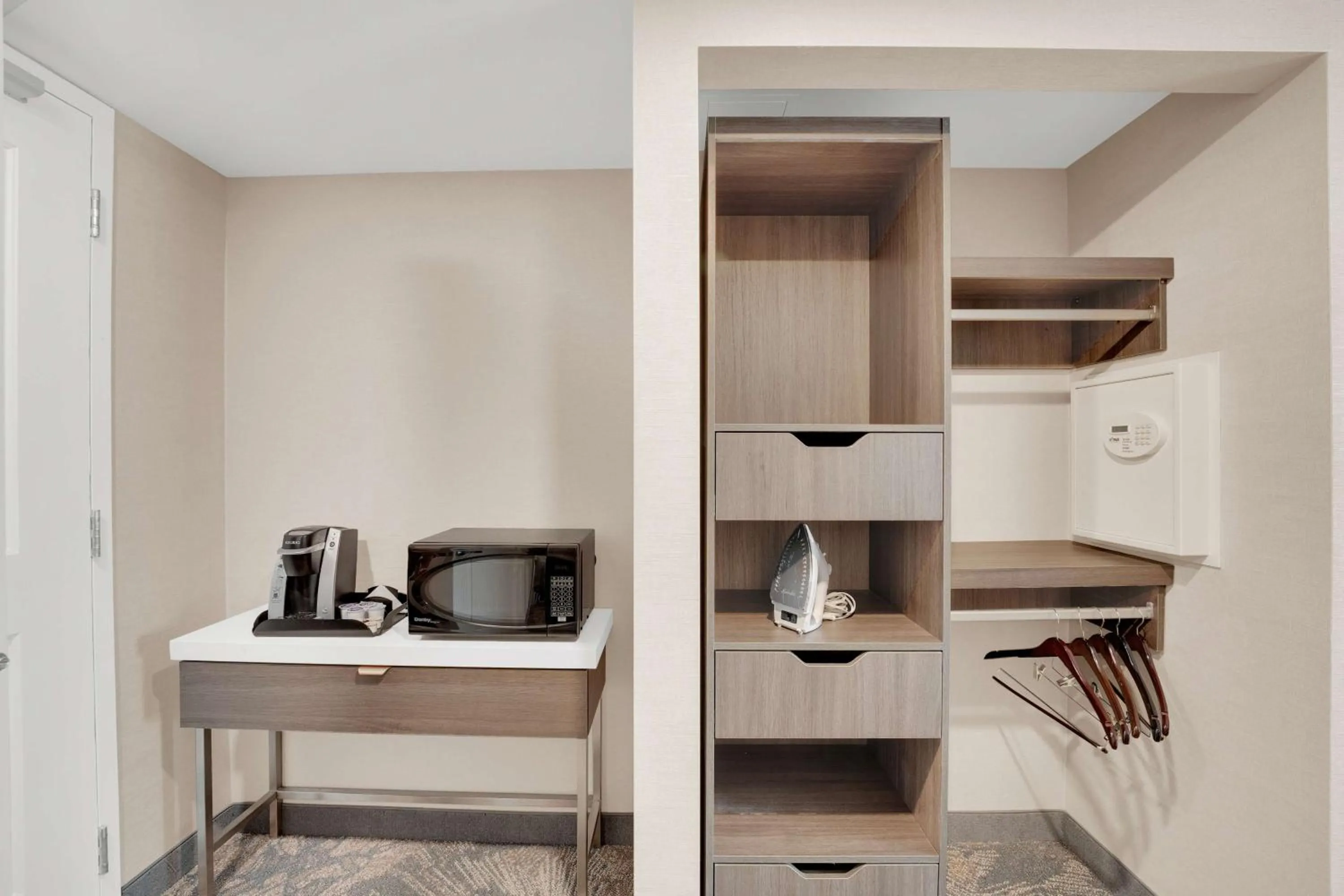 Photo of the whole room in Hilton Garden Inn Toronto/Brampton