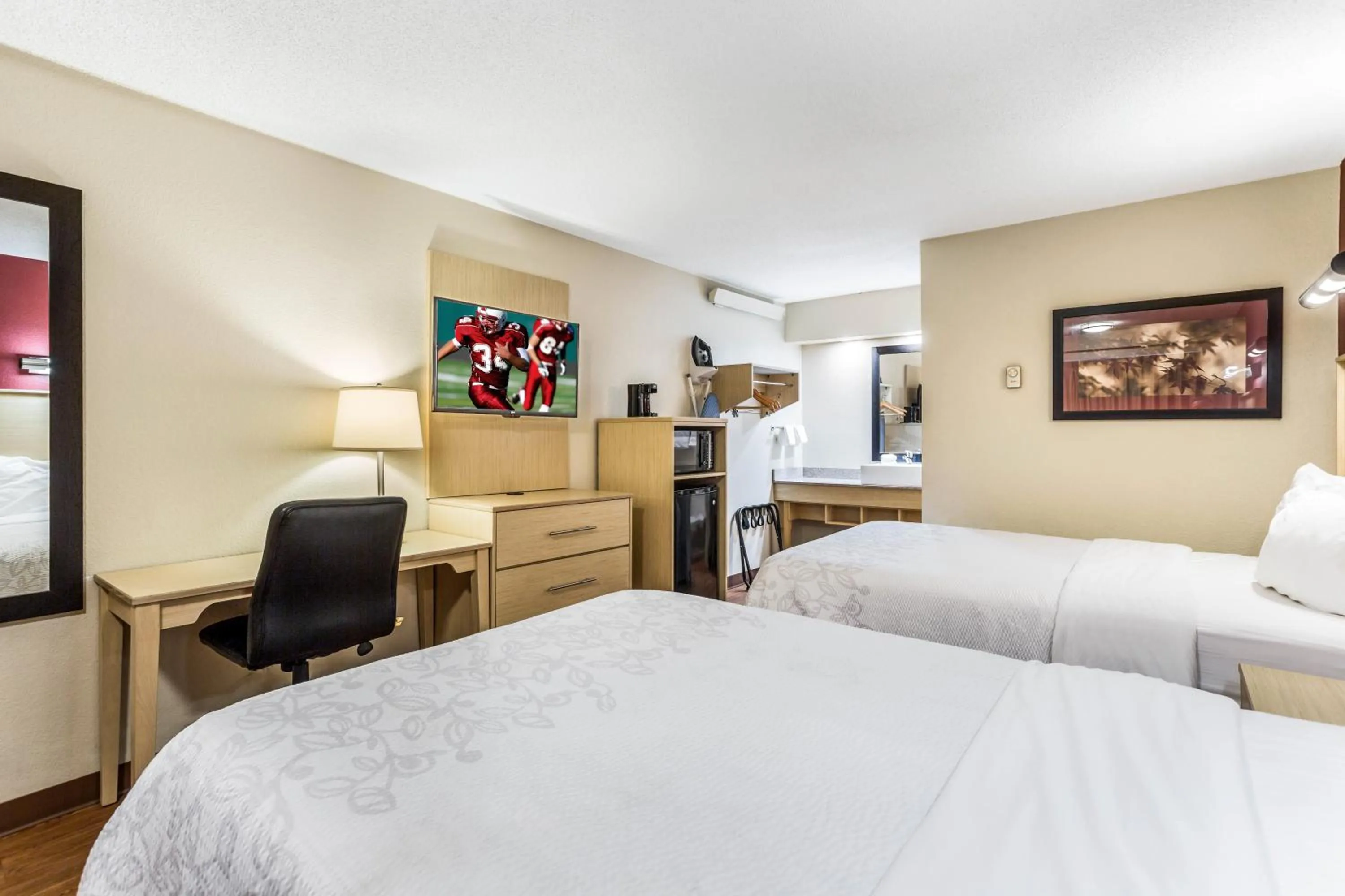 Photo of the whole room in Red Roof Inn PLUS+ Nashville North Goodlettsville