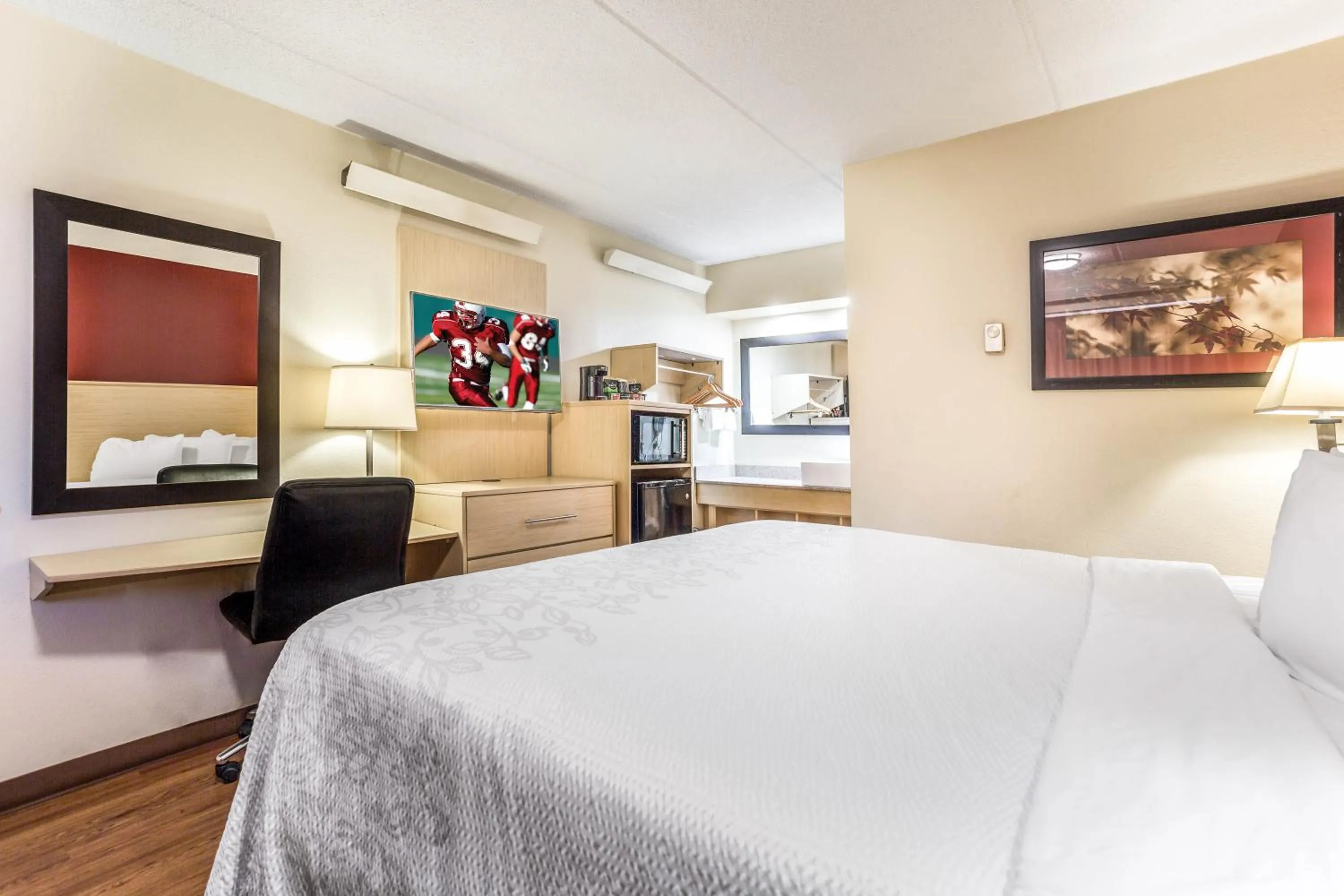 Photo of the whole room in Red Roof Inn PLUS+ Nashville North Goodlettsville