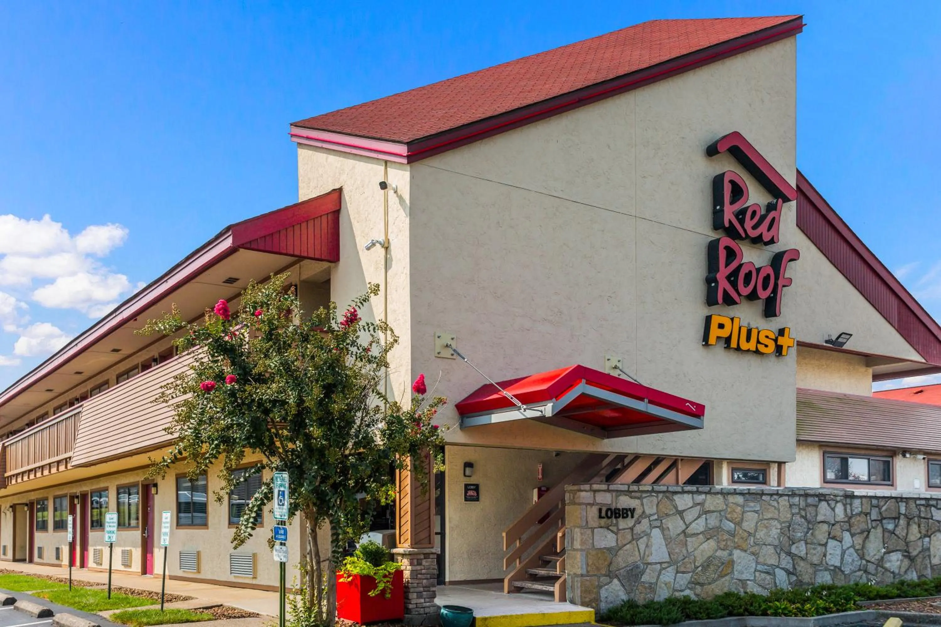 Property building in Red Roof Inn PLUS+ Nashville North Goodlettsville