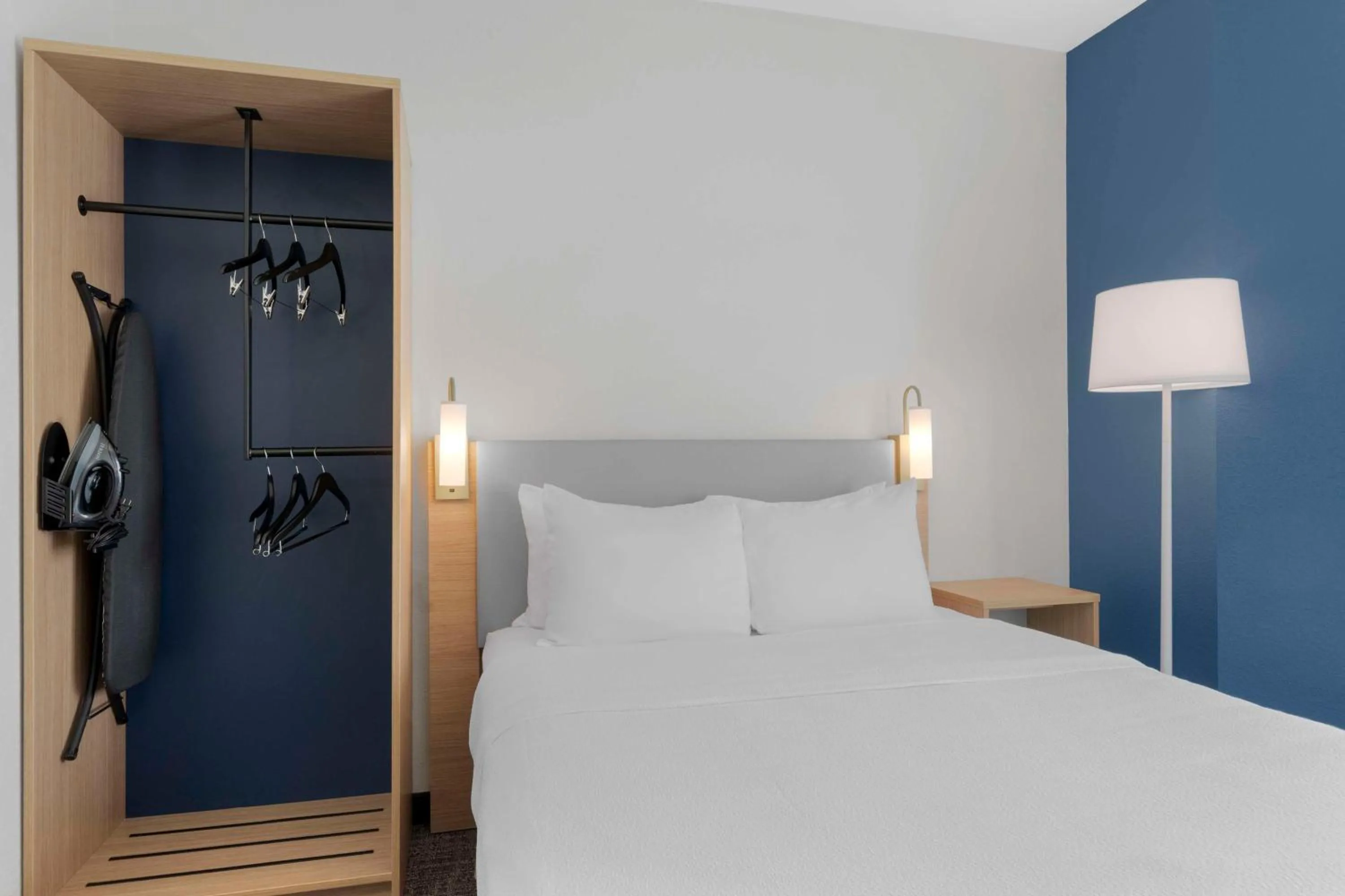 Bed in Best Western Orlando Theme Parks