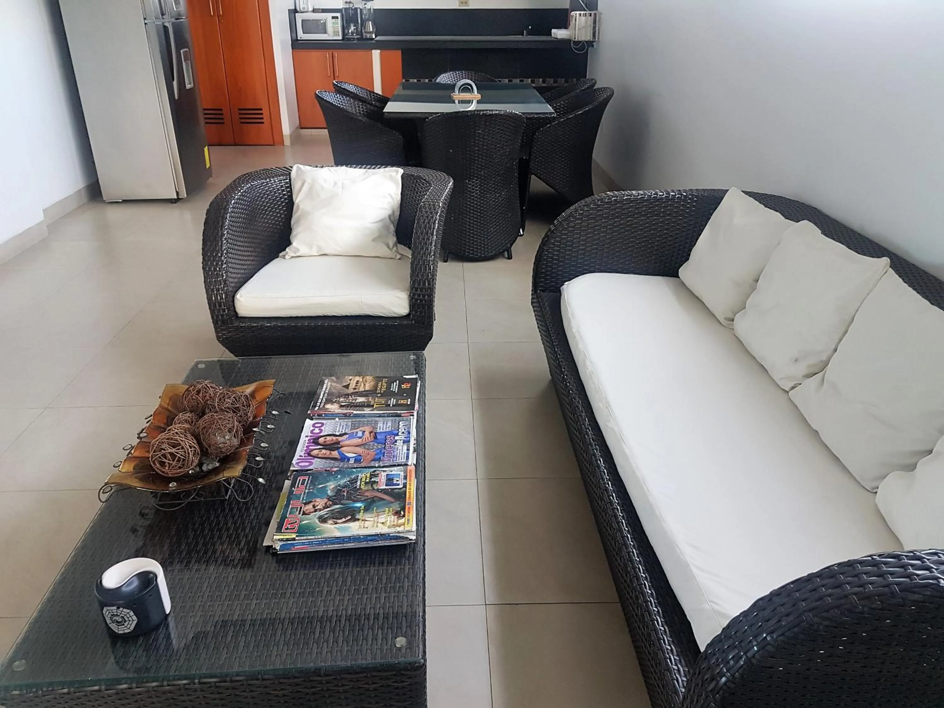 Communal lounge/ TV room in Hoteles en Guayaquil - Suites Guayaquil Cerca del Aeropuerto