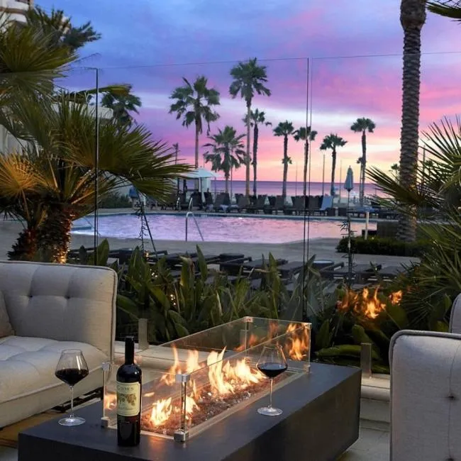 Restaurant/places to eat in The Waterfront Beach Resort, A Hilton Hotel