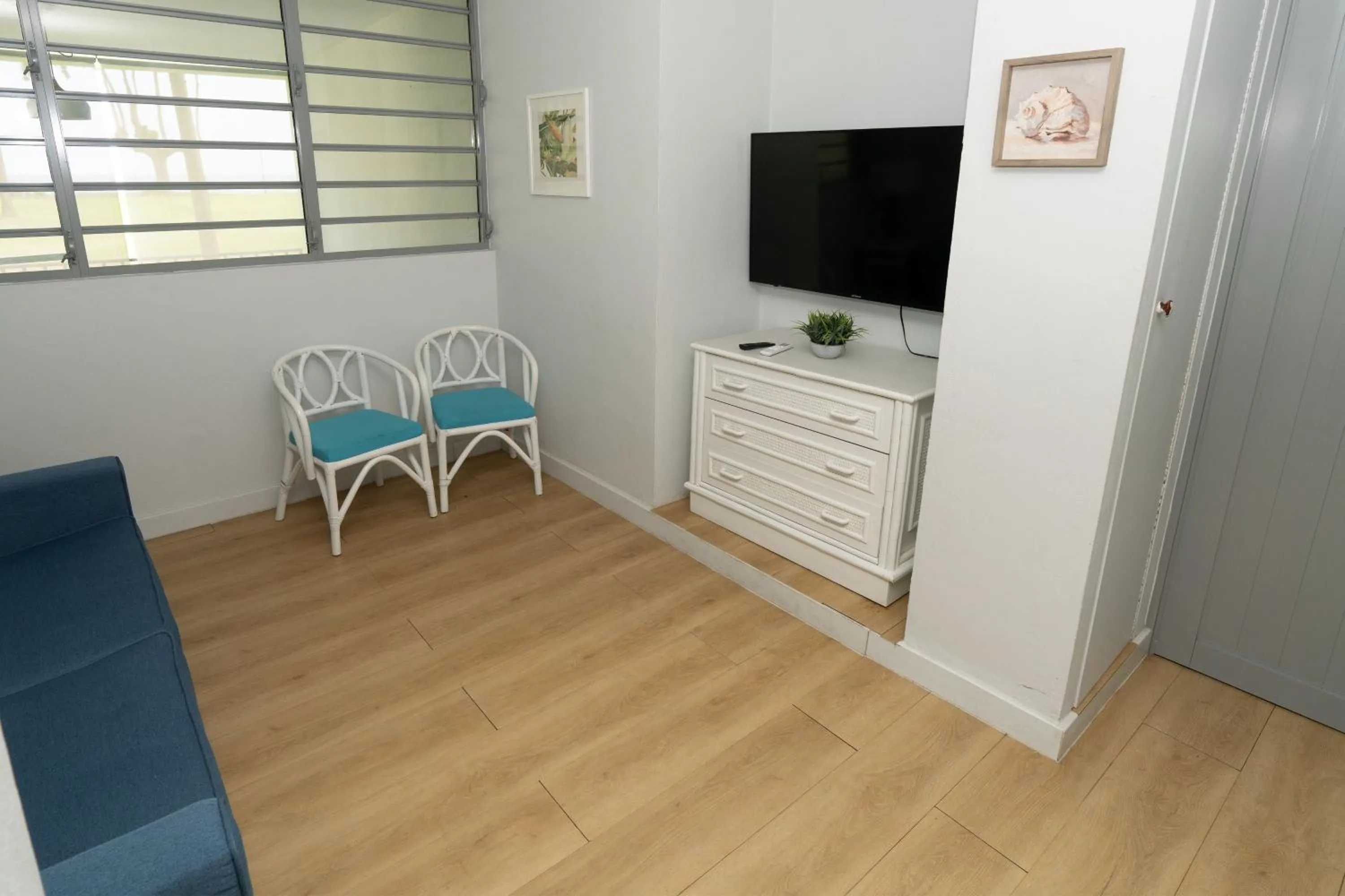 Communal lounge/ TV room in Rincon of the Seas Grand Caribbean Hotel