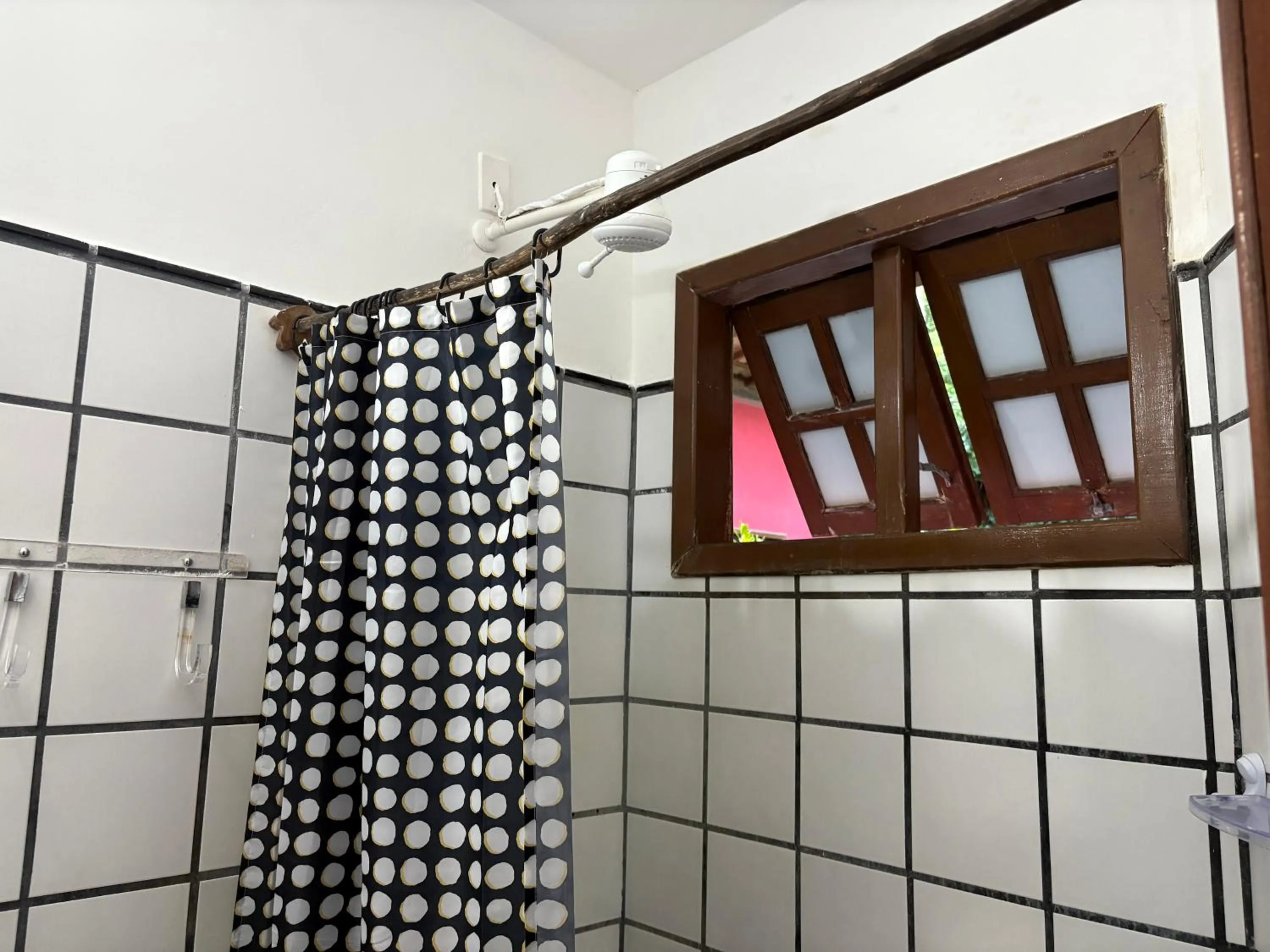 Shower in Novos Baianos Hostel e Pousada