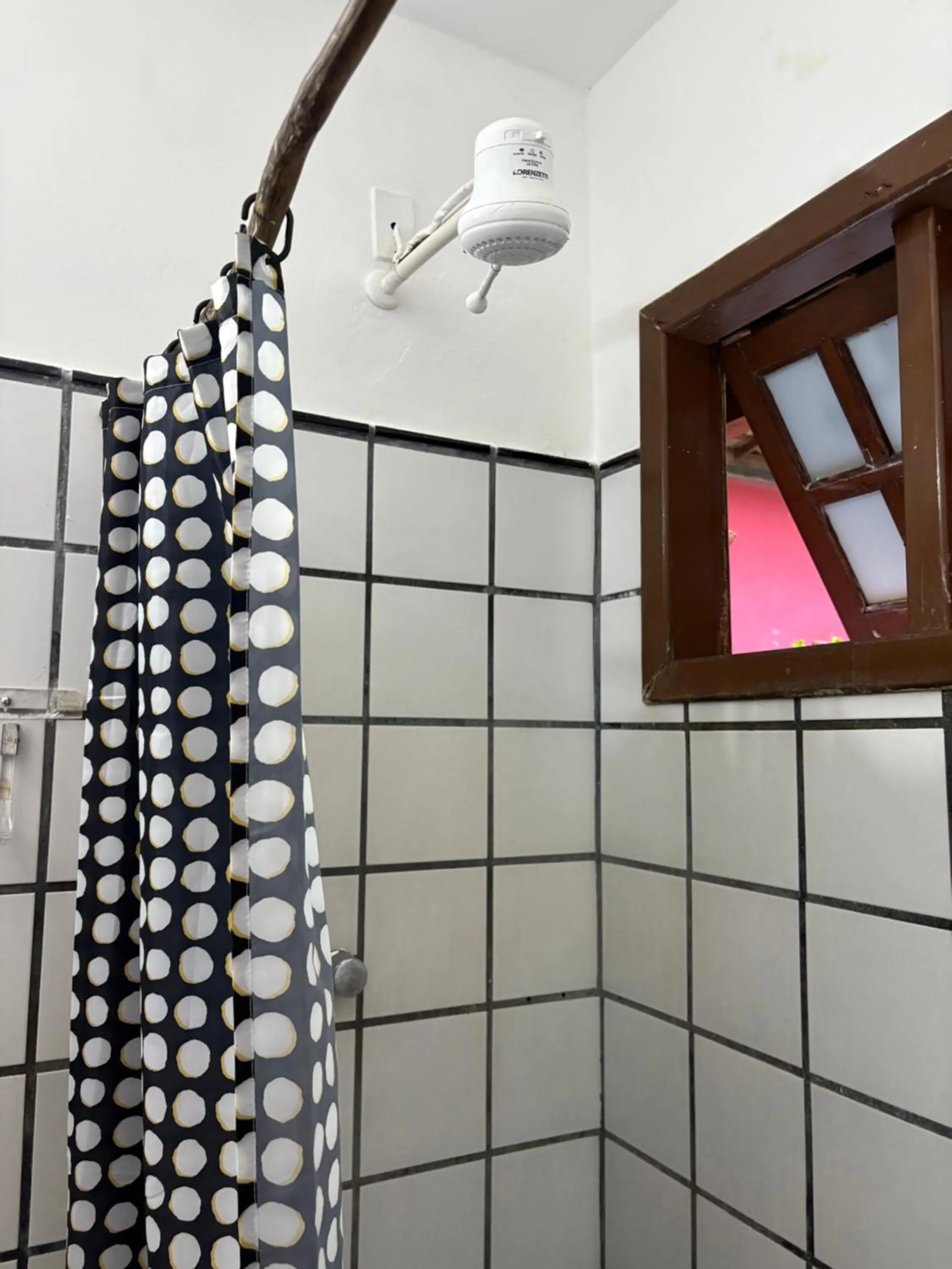 Shower in Novos Baianos Hostel e Pousada