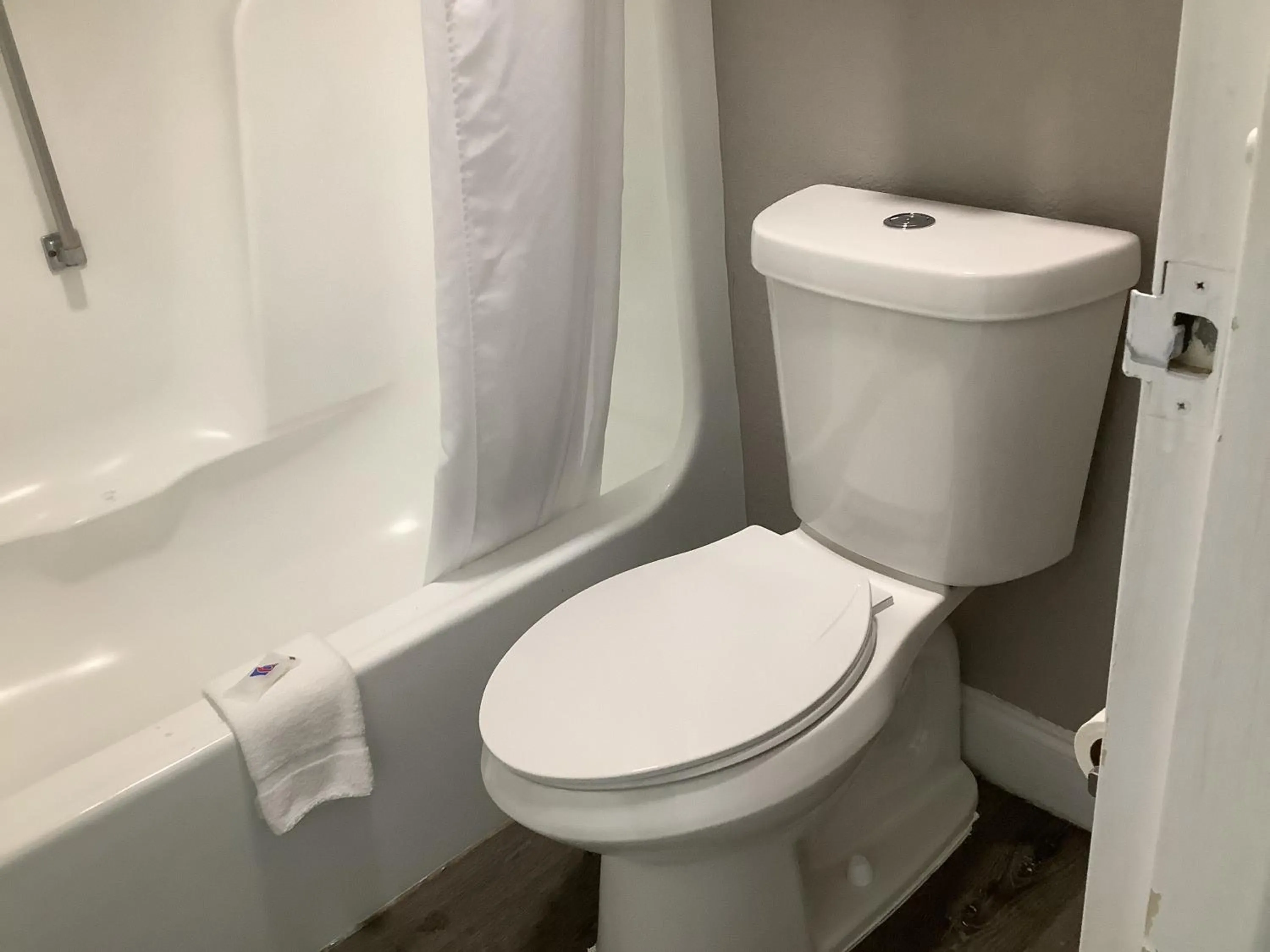 Bathroom in Motel 6-Memphis, TN - East