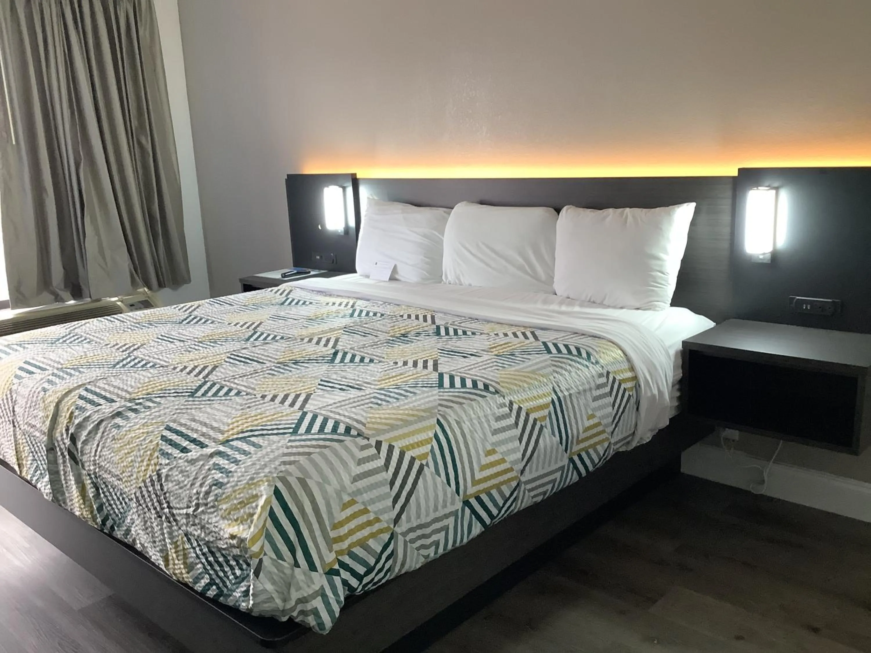 Bedroom, Bed in Motel 6-Memphis, TN - East