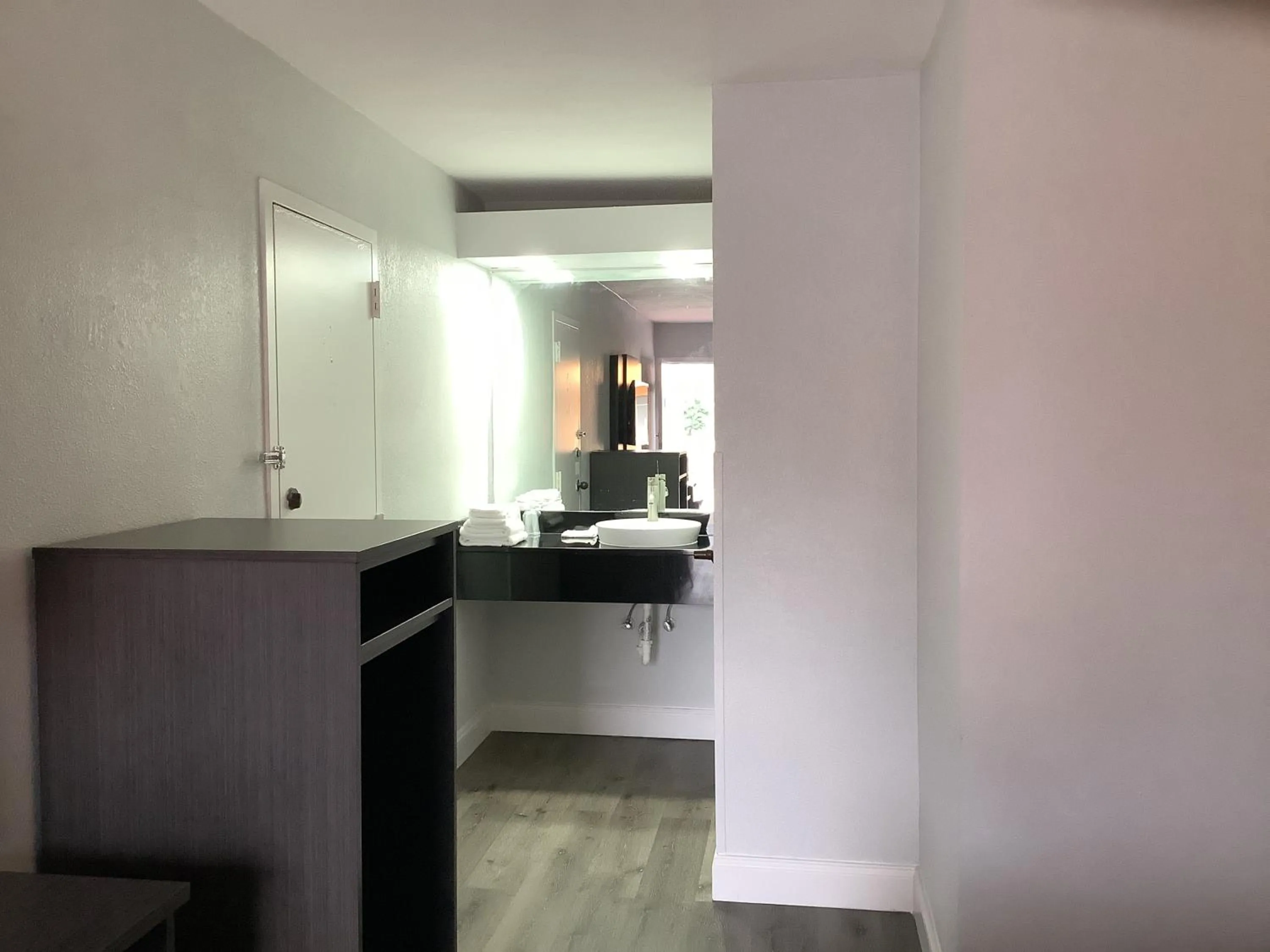 Photo of the whole room, Bed in Motel 6-Memphis, TN - East