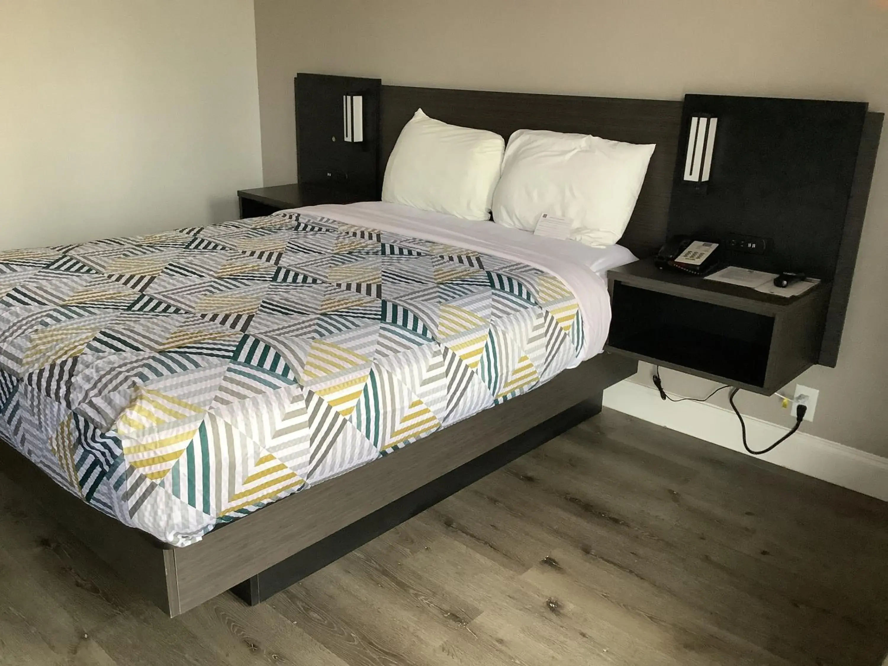 Double Room - single occupancy - Non-Smoking in Motel 6-Memphis, TN - East Double Room - single occupancy - Non-Smoking in Motel 6-Memphis, TN - East