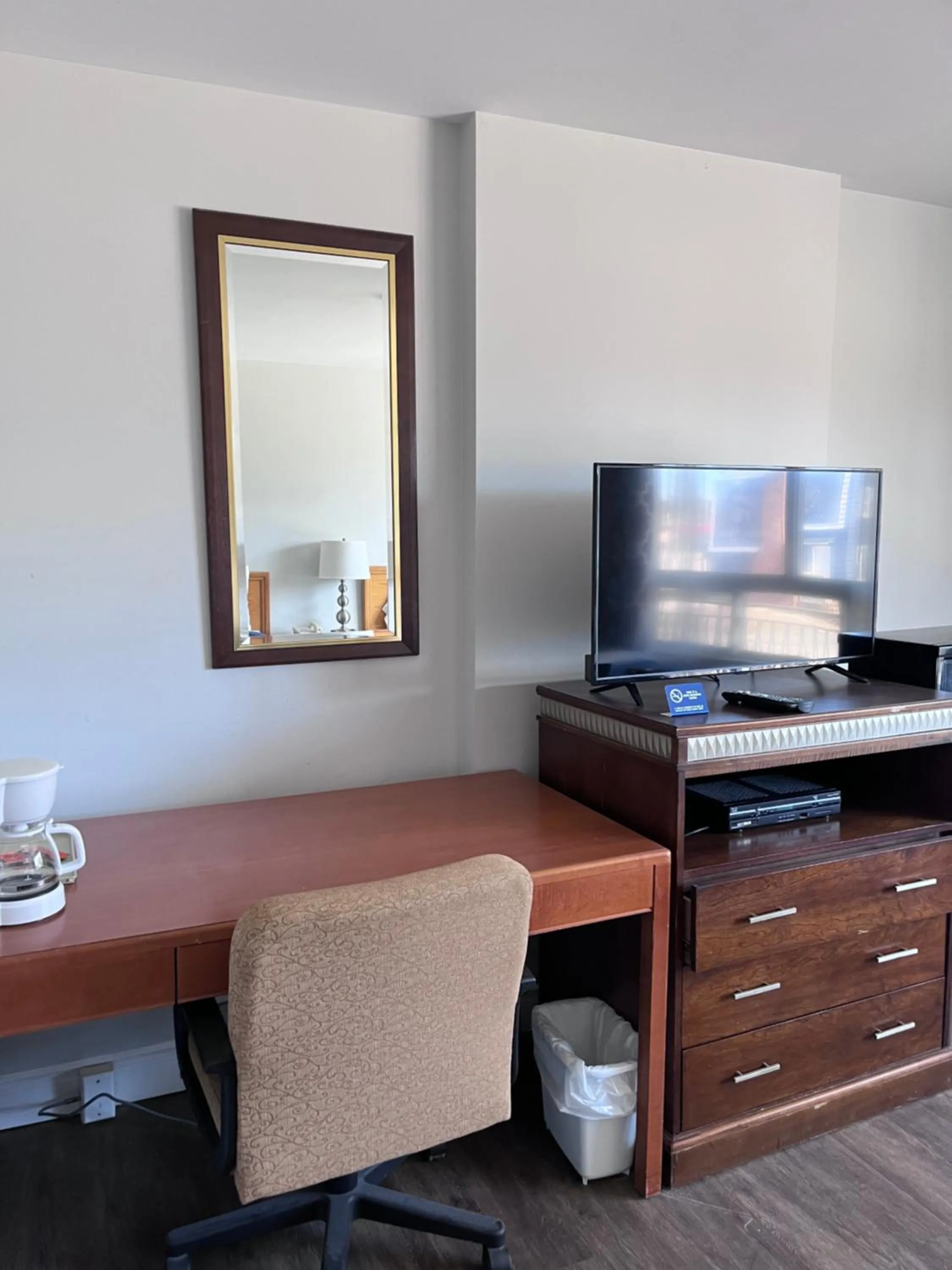 Knights Inn - Park Villa Motel, Midland