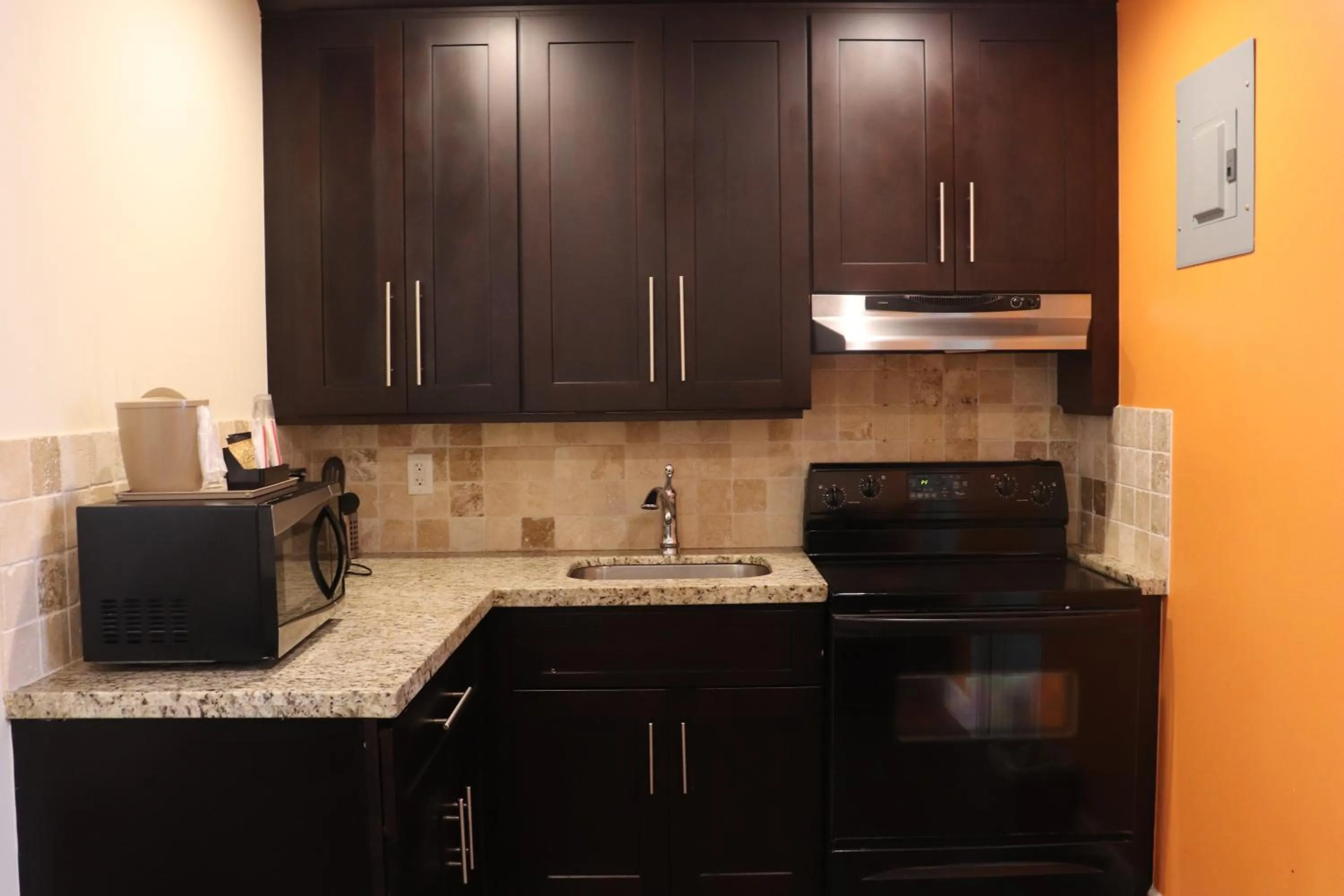 Kitchen or kitchenette in Curtis Inn & Suites