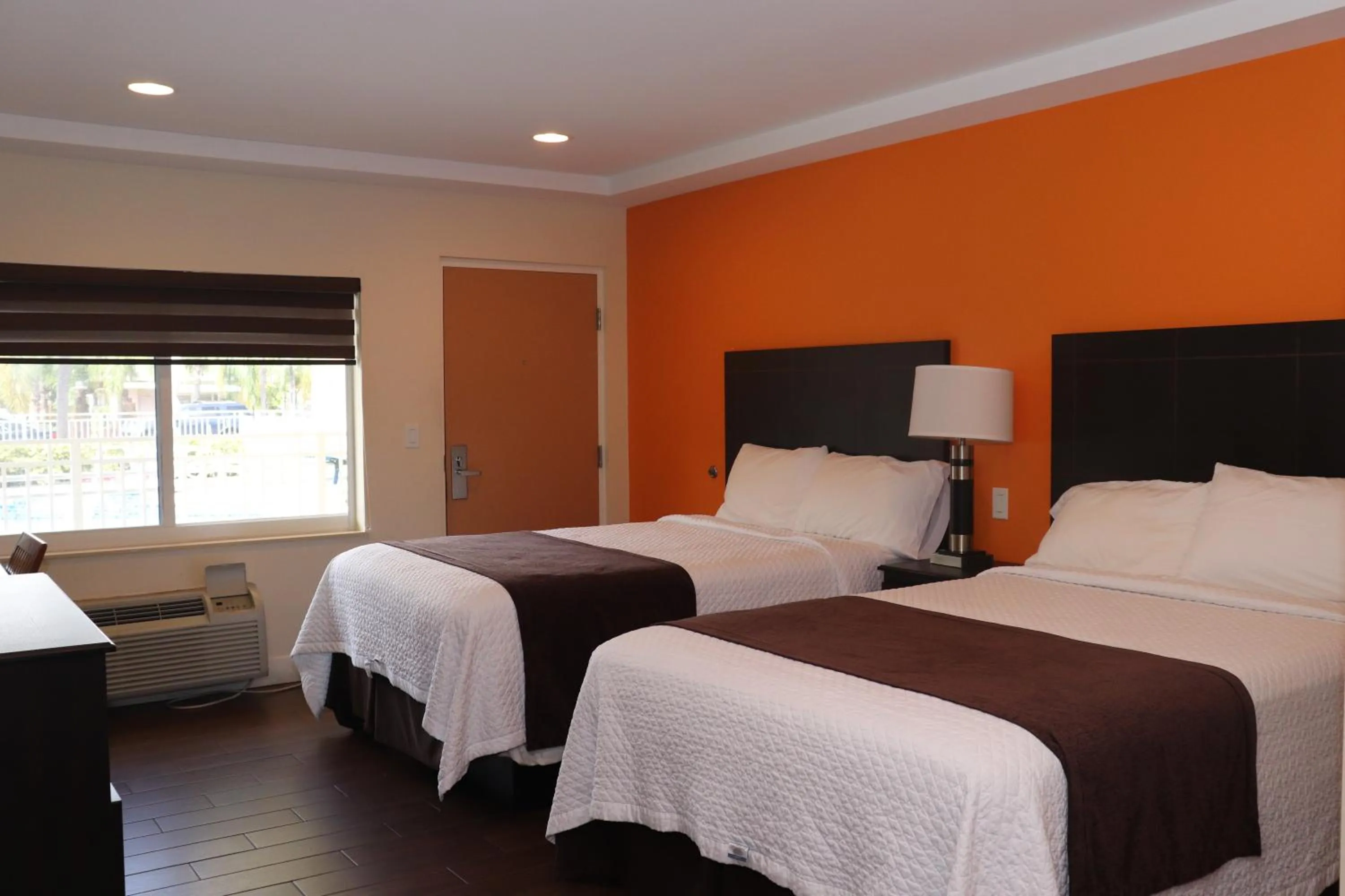 Photo of the whole room, Bed in Curtis Inn & Suites