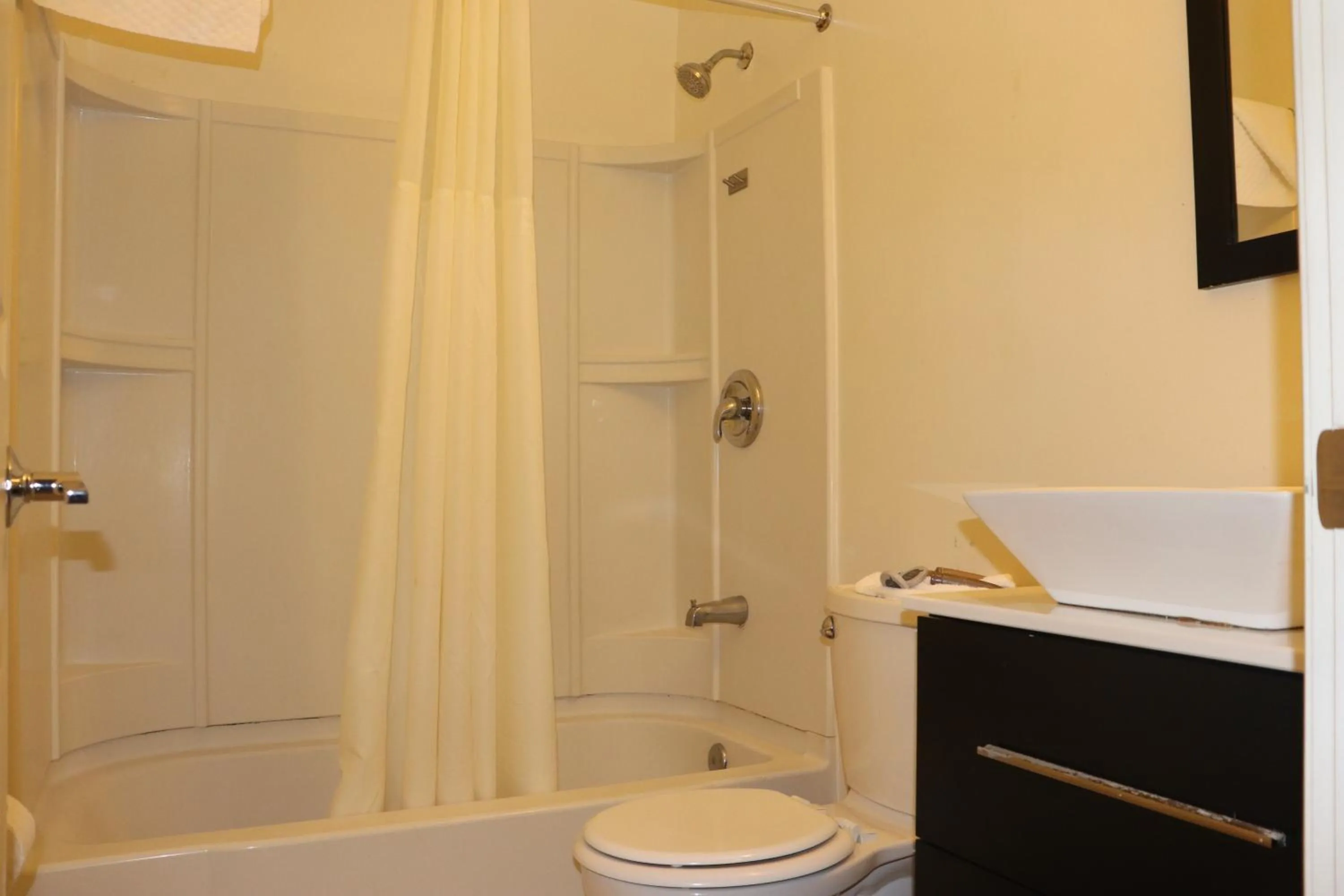 Shower in Curtis Inn & Suites