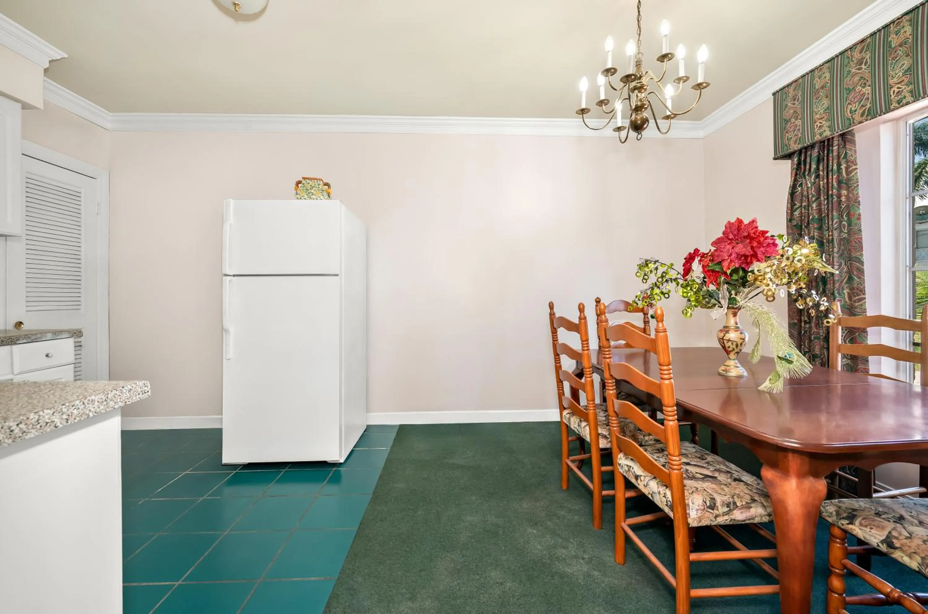 Kitchen or kitchenette in Americas Best Value Inn Historic Clewiston Inn