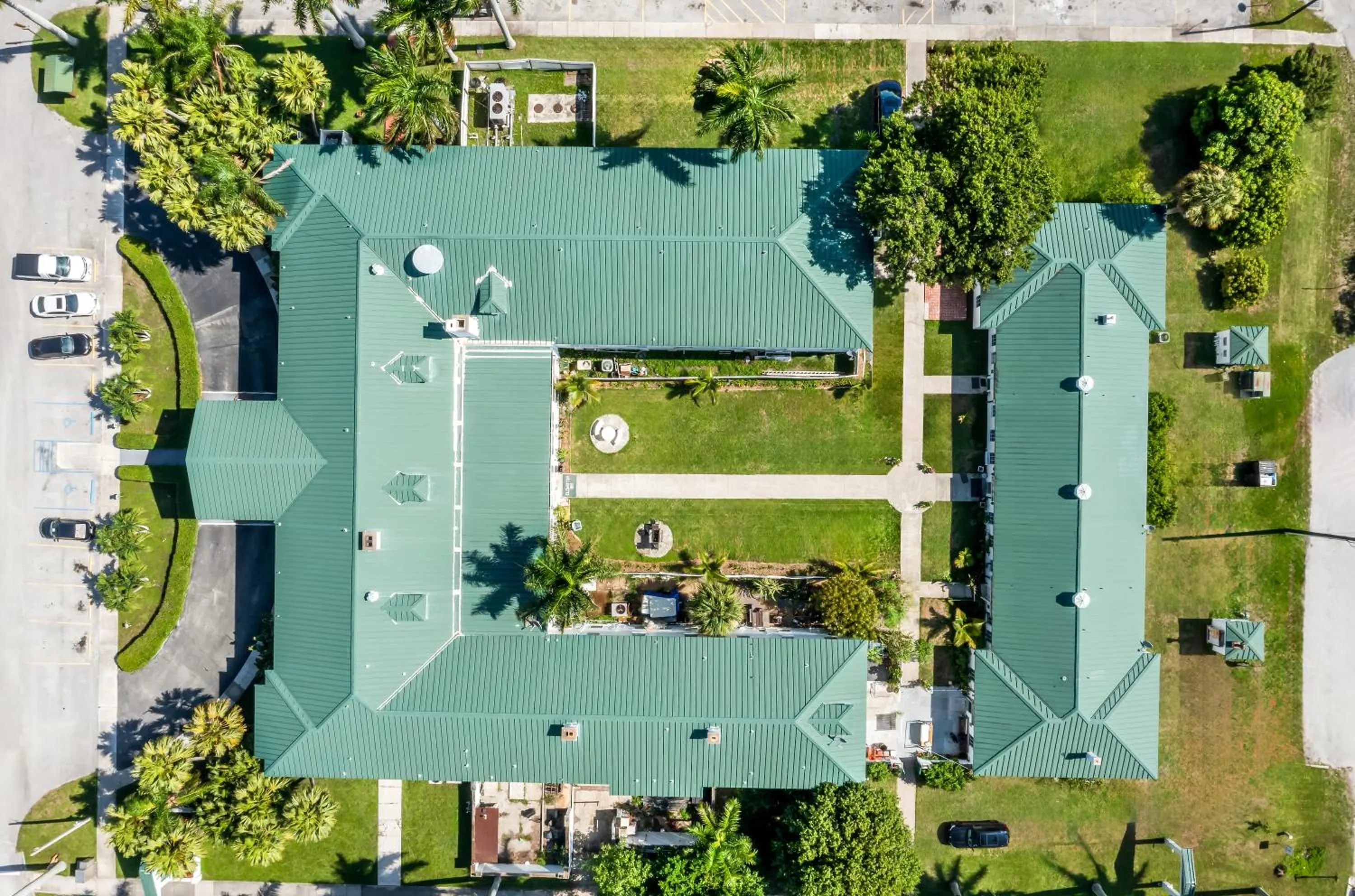 Property building in Americas Best Value Inn Historic Clewiston Inn