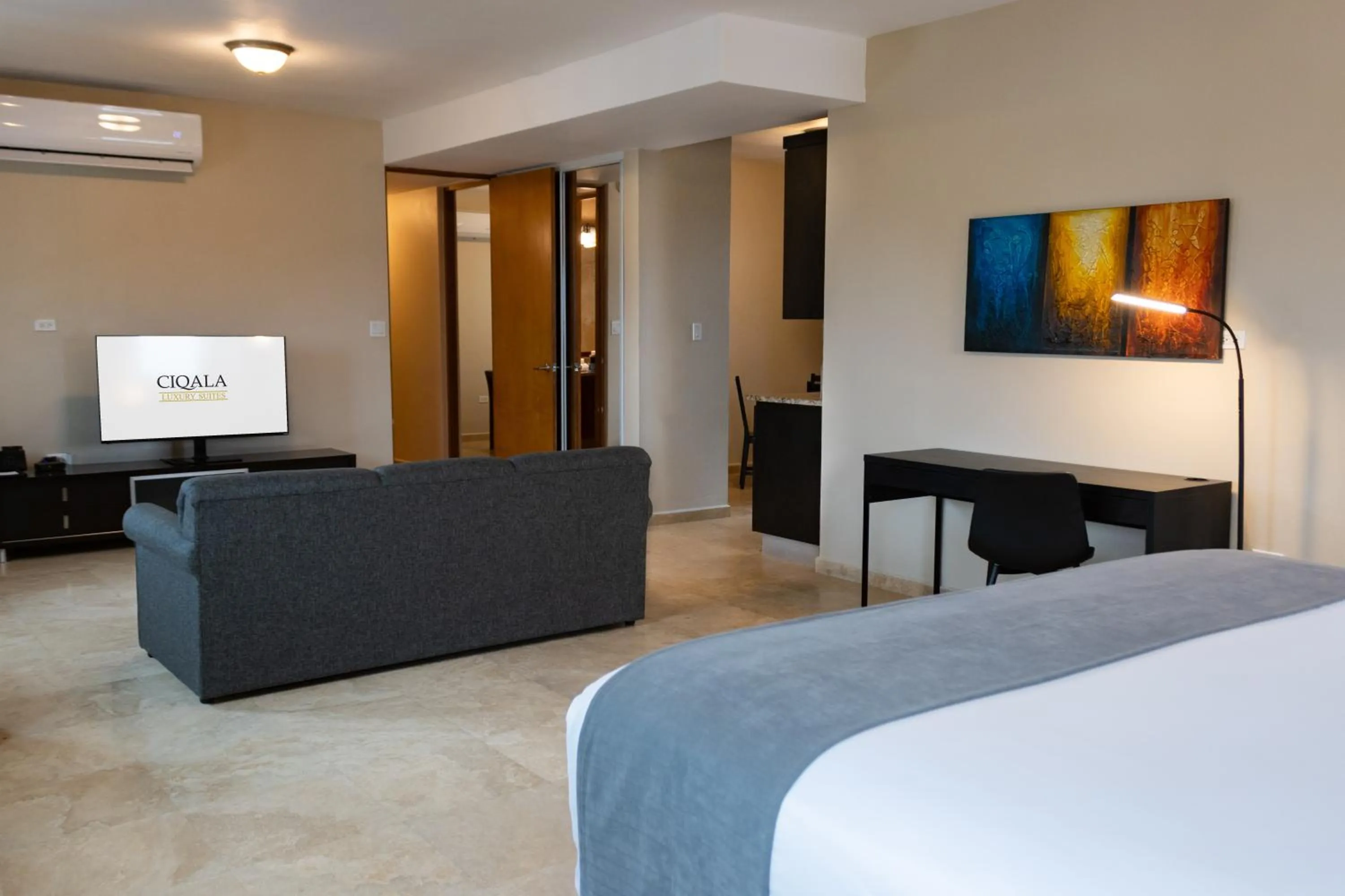 Communal lounge/ TV room, Bed in Ciqala Suites Hotel - San Juan
