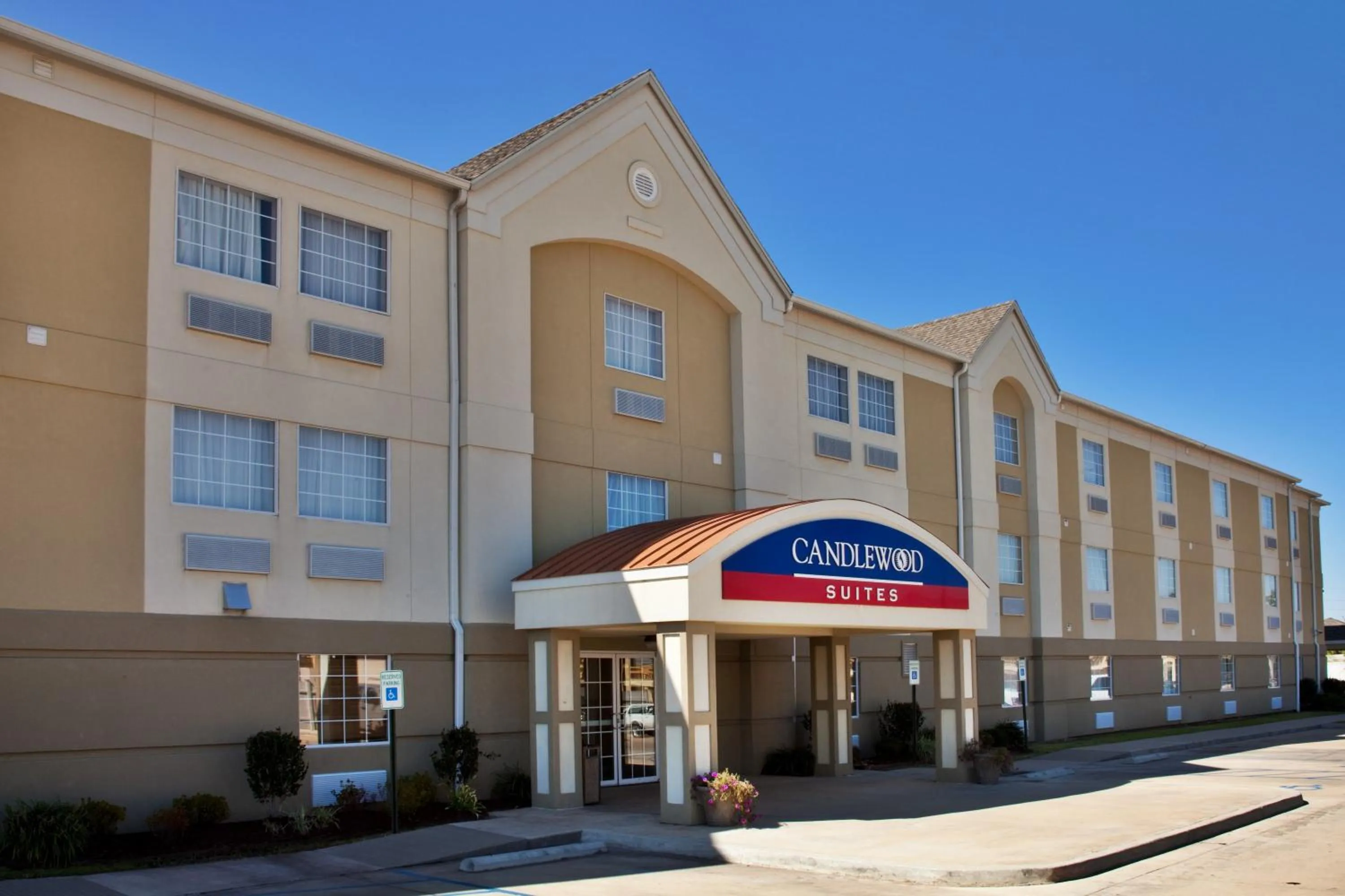 Property building in Candlewood Suites Lake Charles-Sulphur by IHG