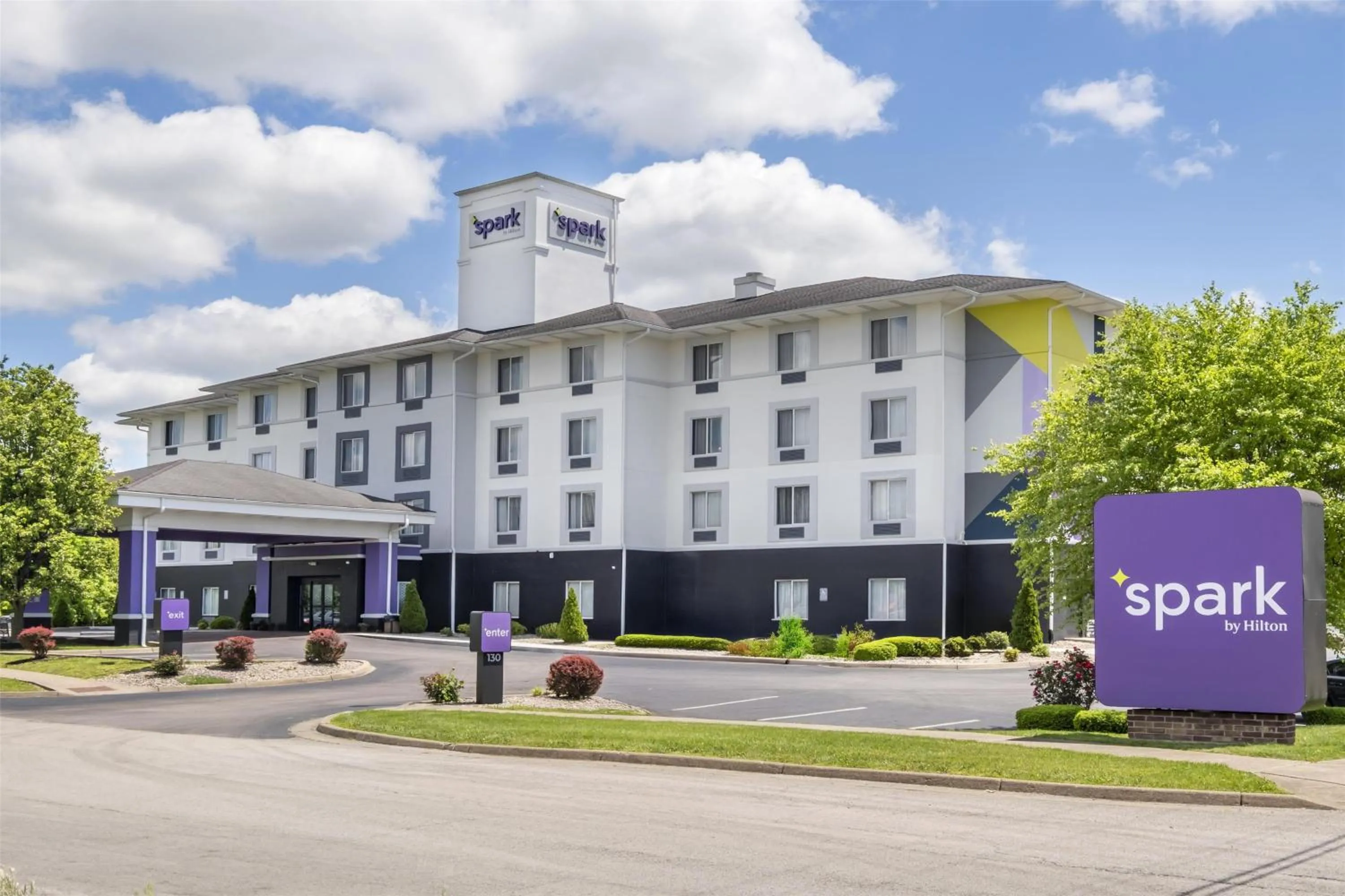 Property building in Spark by Hilton Shepherdsville Louisville South