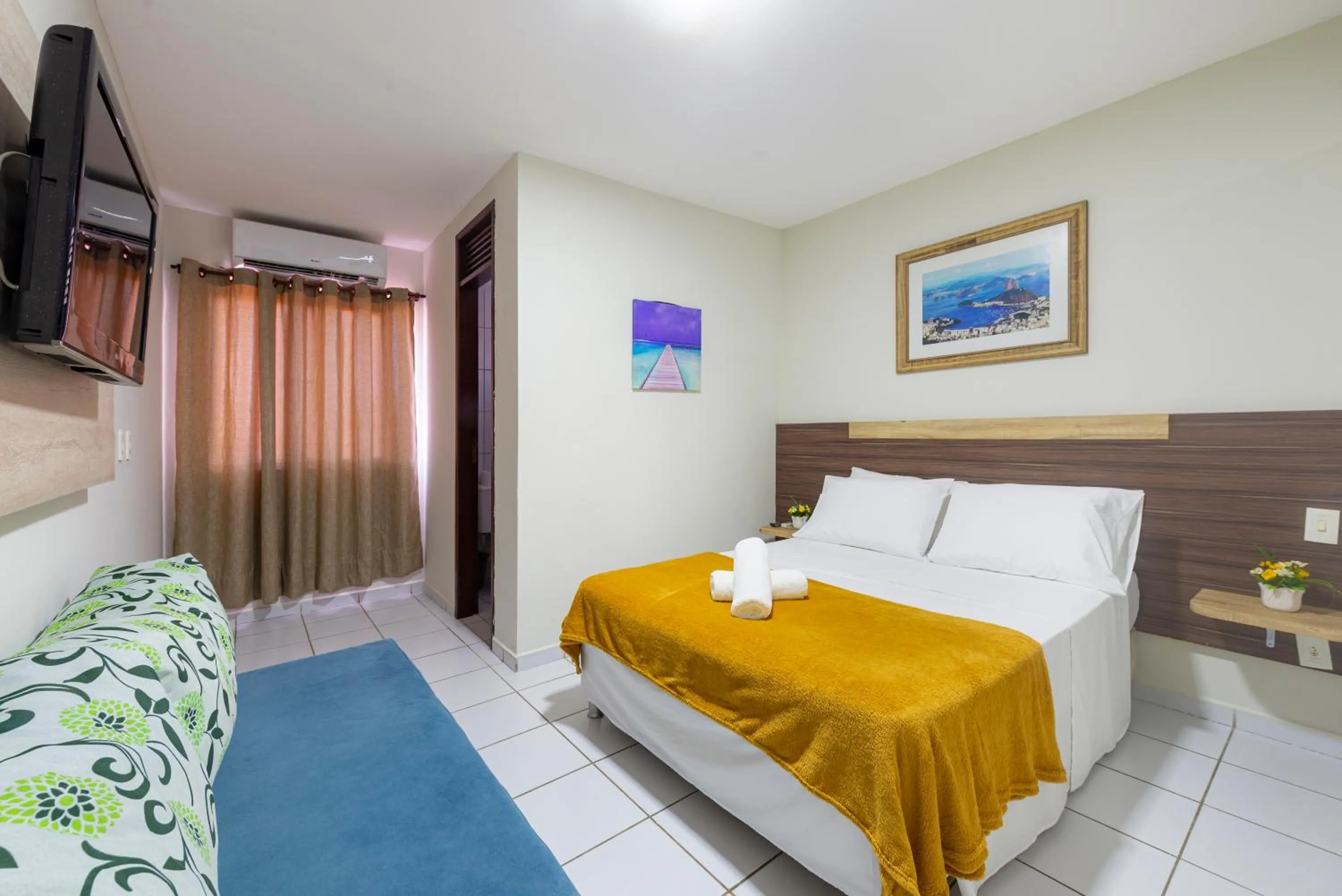 Photo of the whole room, Bed in Valencia Hotel Natal