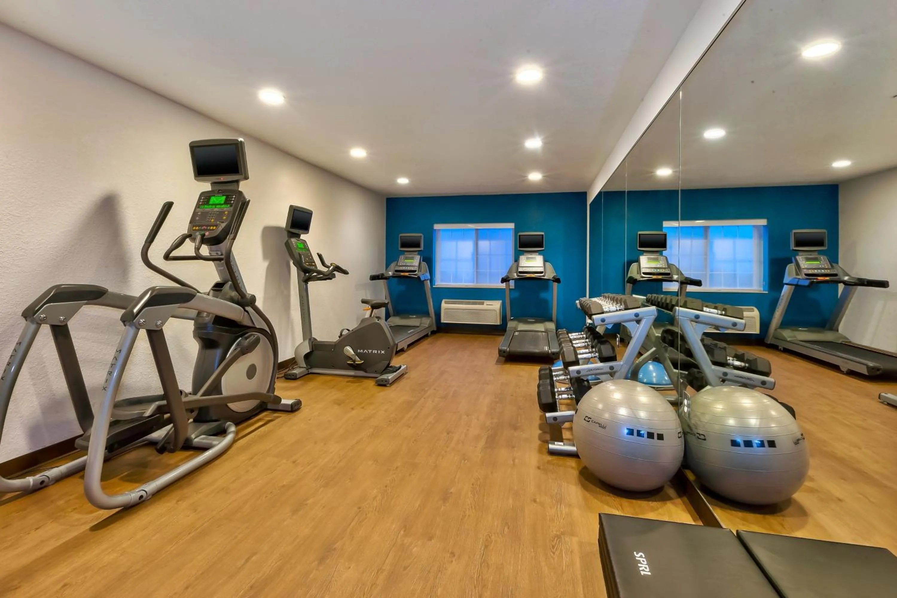 Fitness centre/facilities in Holiday Inn Express Hotel & Suites Petoskey by IHG