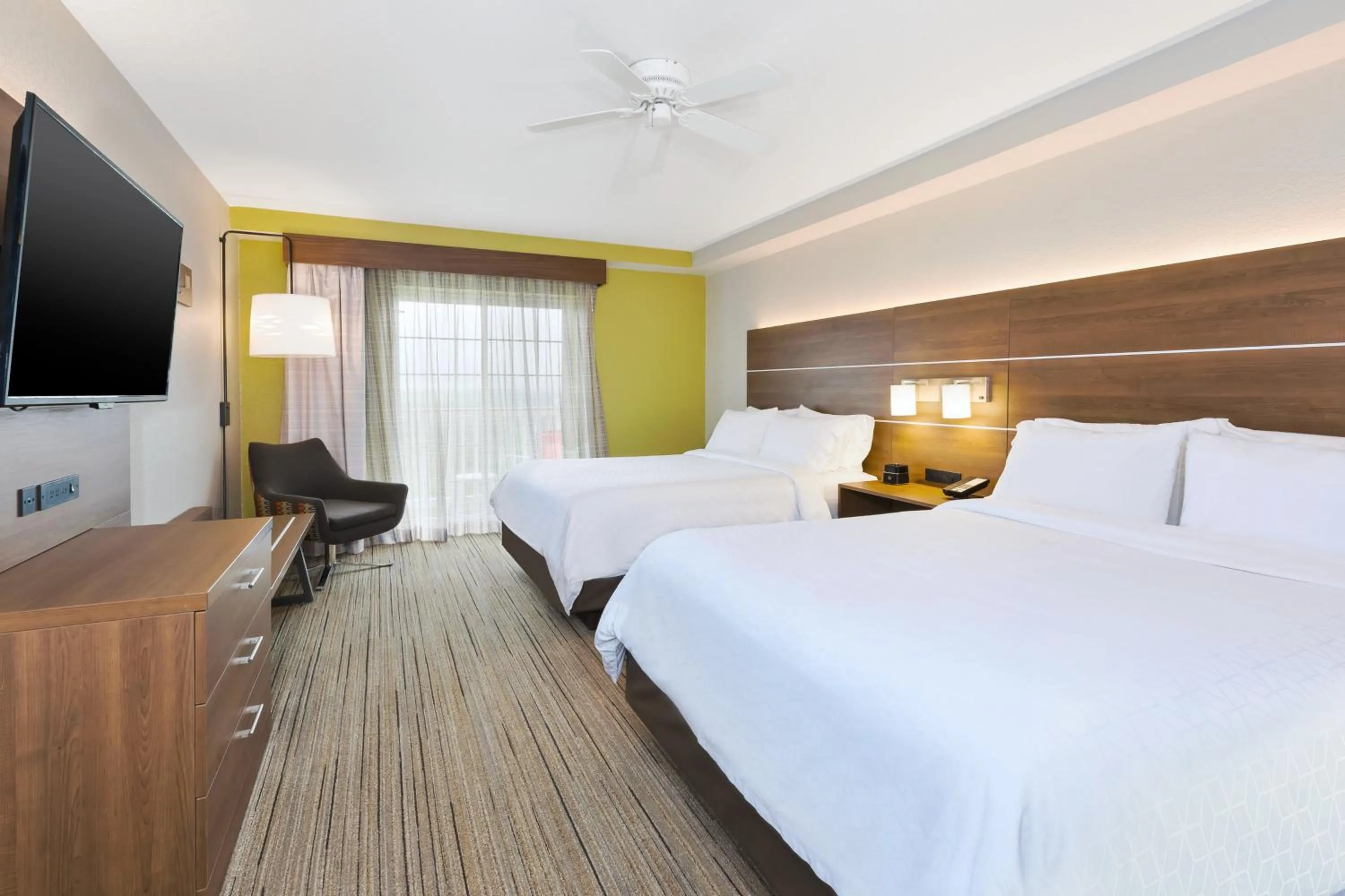 Photo of the whole room, Bed in Holiday Inn Express Hotel & Suites Petoskey by IHG