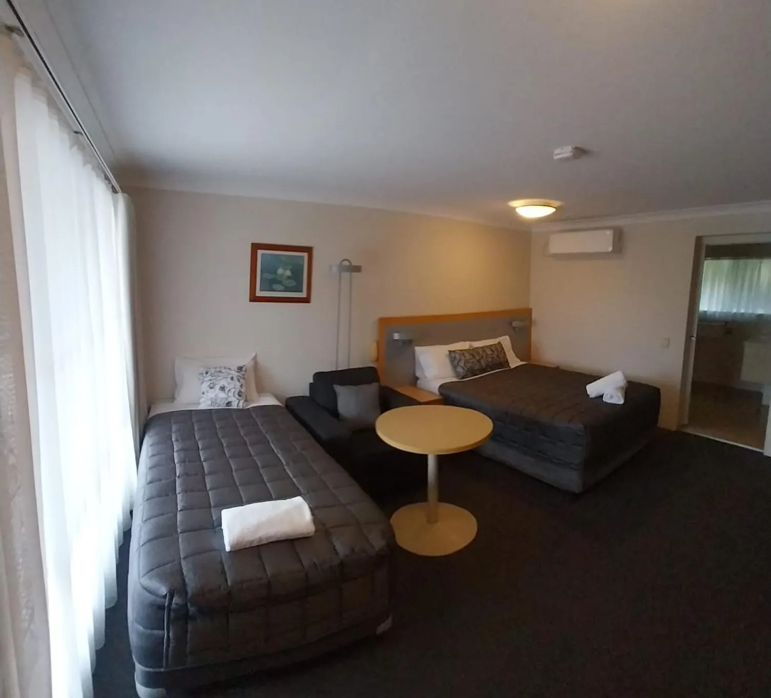 Bed in George Bass Motor Inn