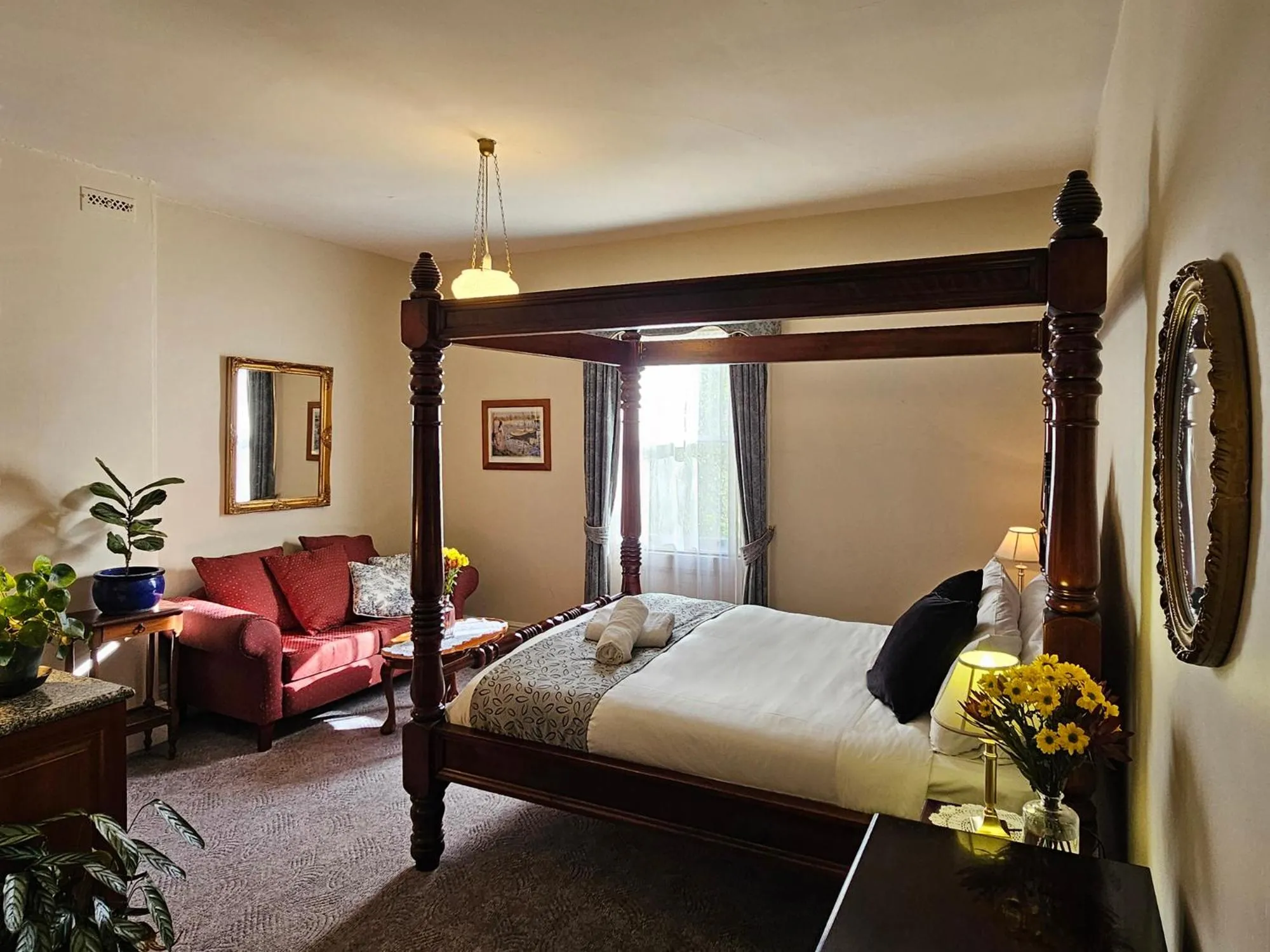 Bedroom, Bed in The Lodge on Elizabeth
