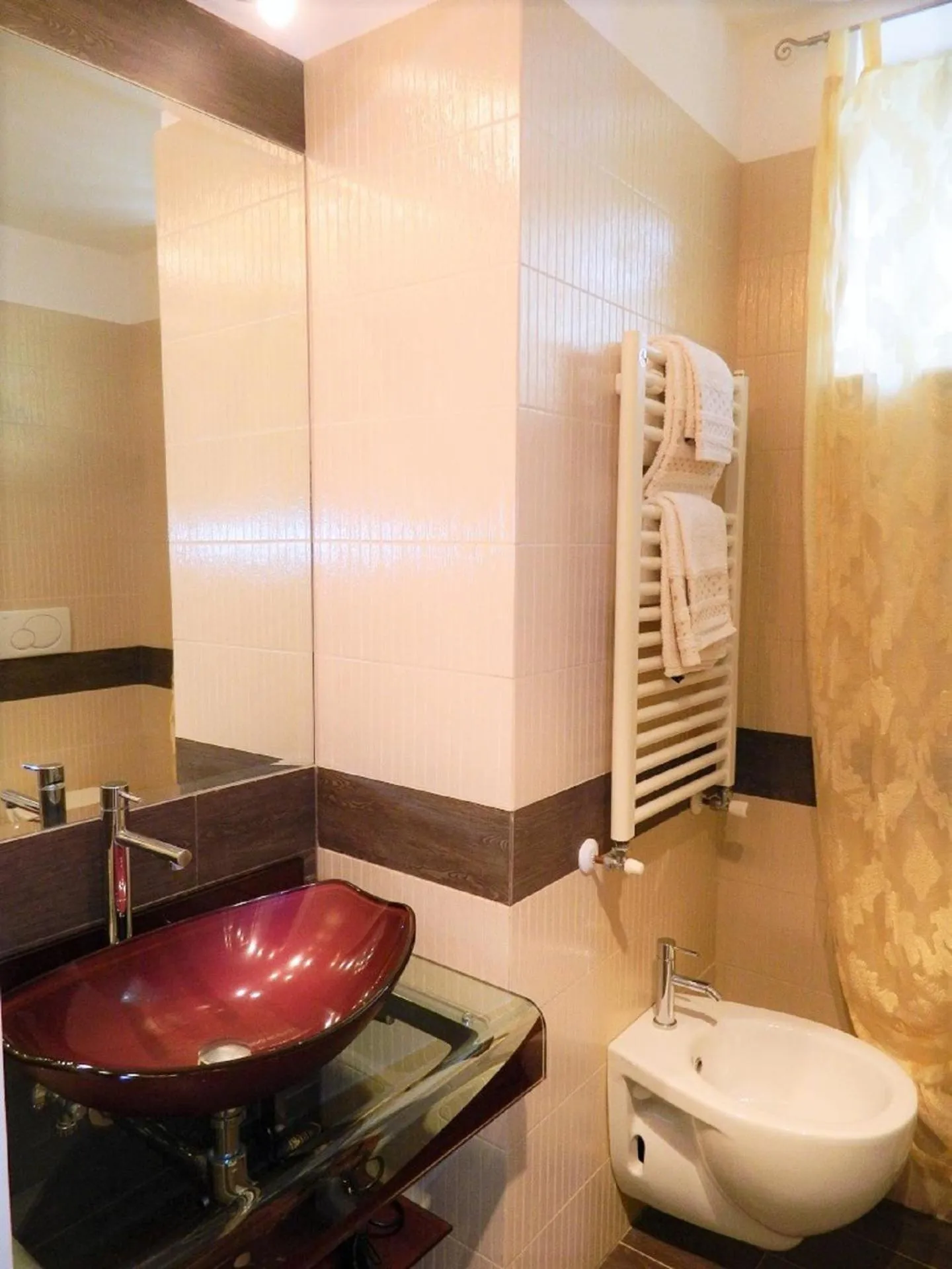 Shower in Francigena