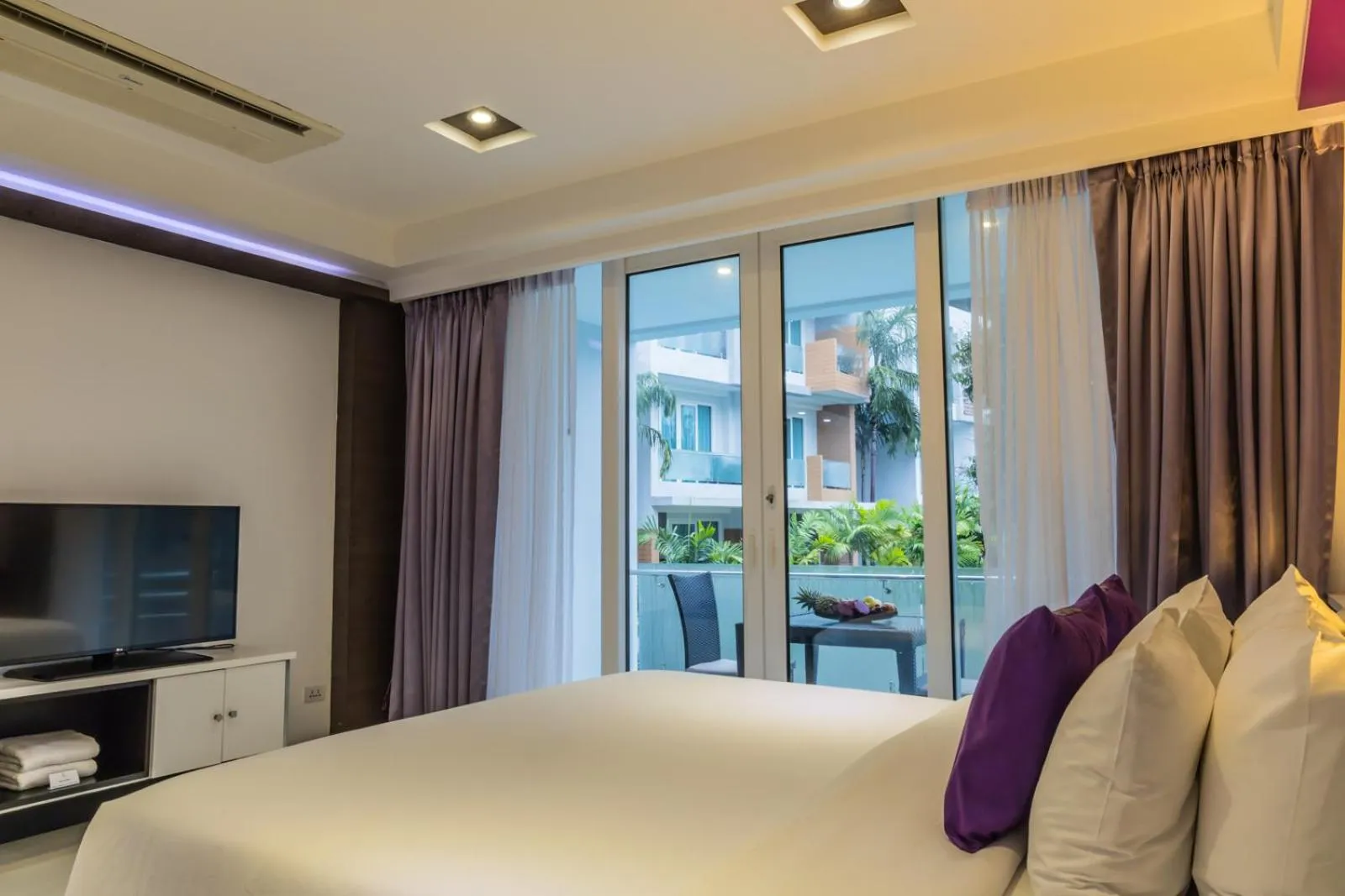 Bed in The L Resort, Krabi