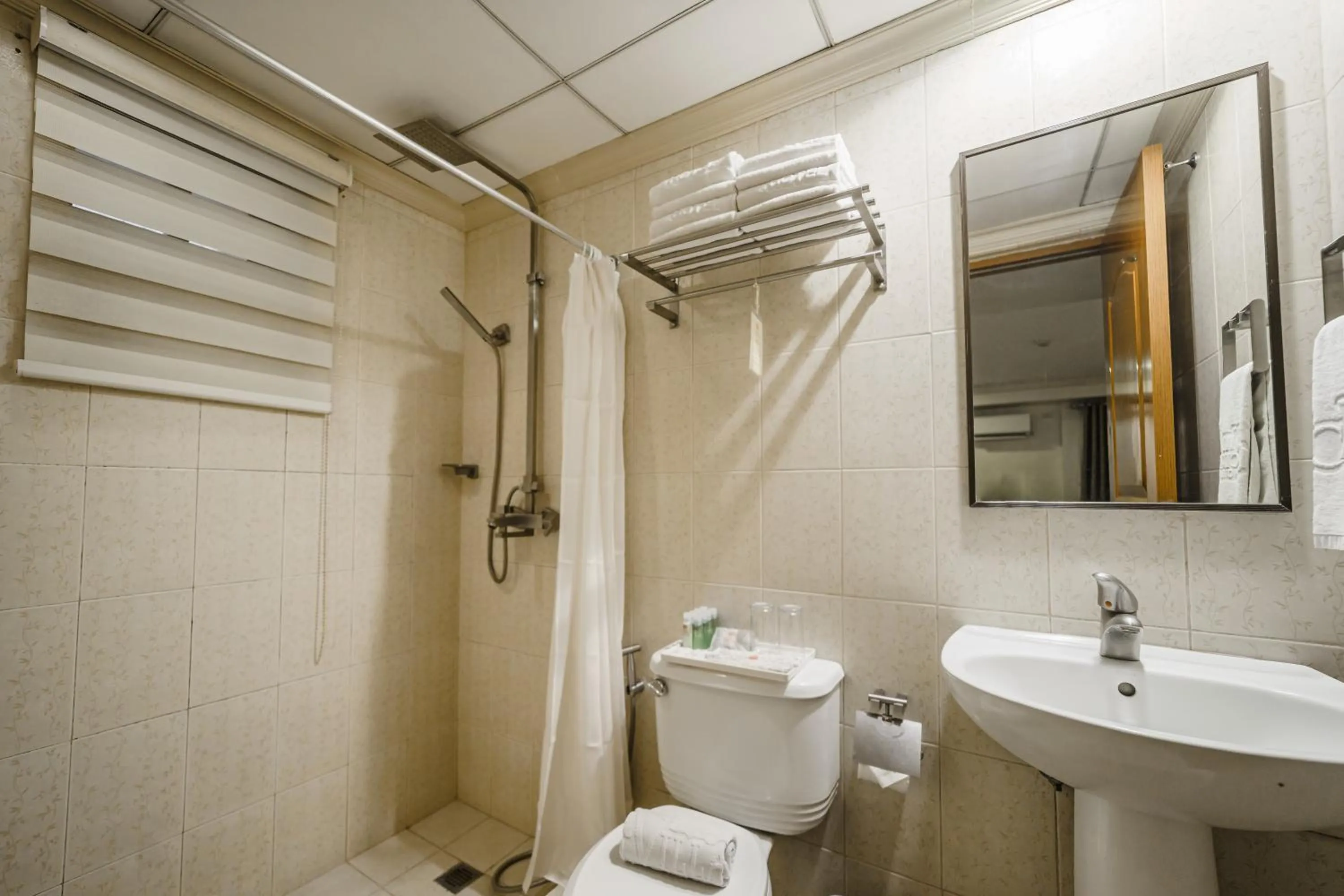 Bathroom in Villa Caceres Hotel