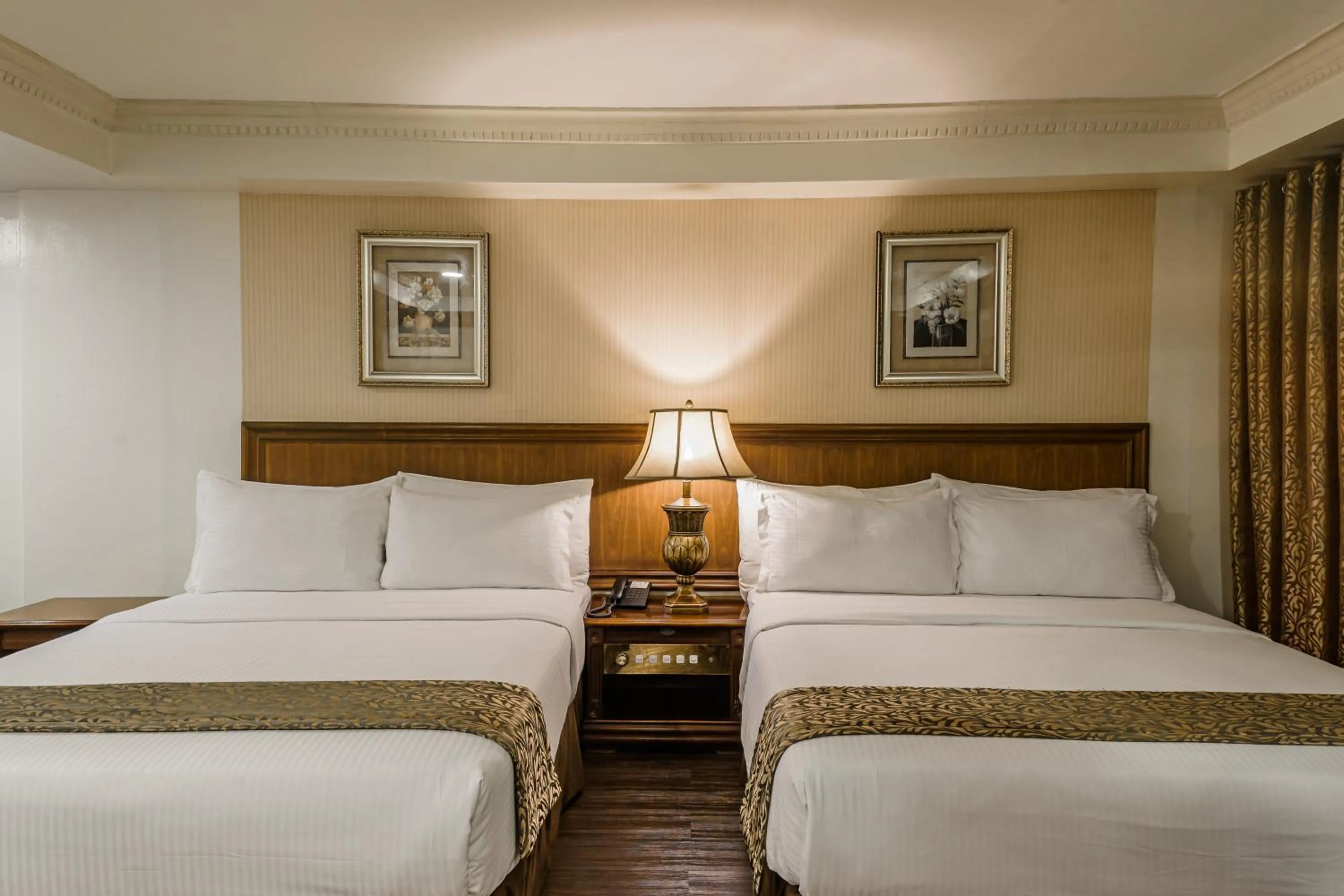 Bed in Villa Caceres Hotel