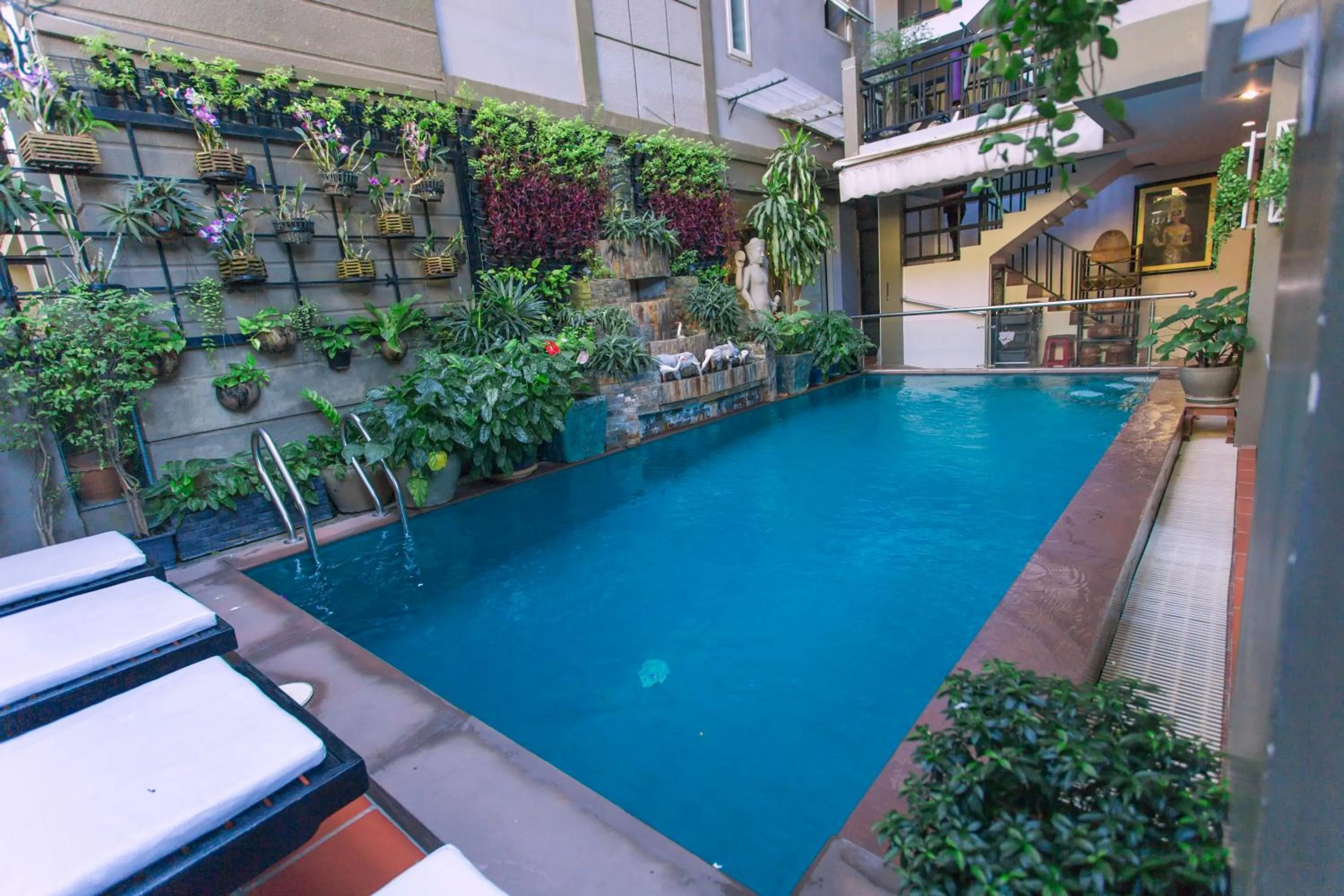 Swimming pool in King Grand Boutique Hotel