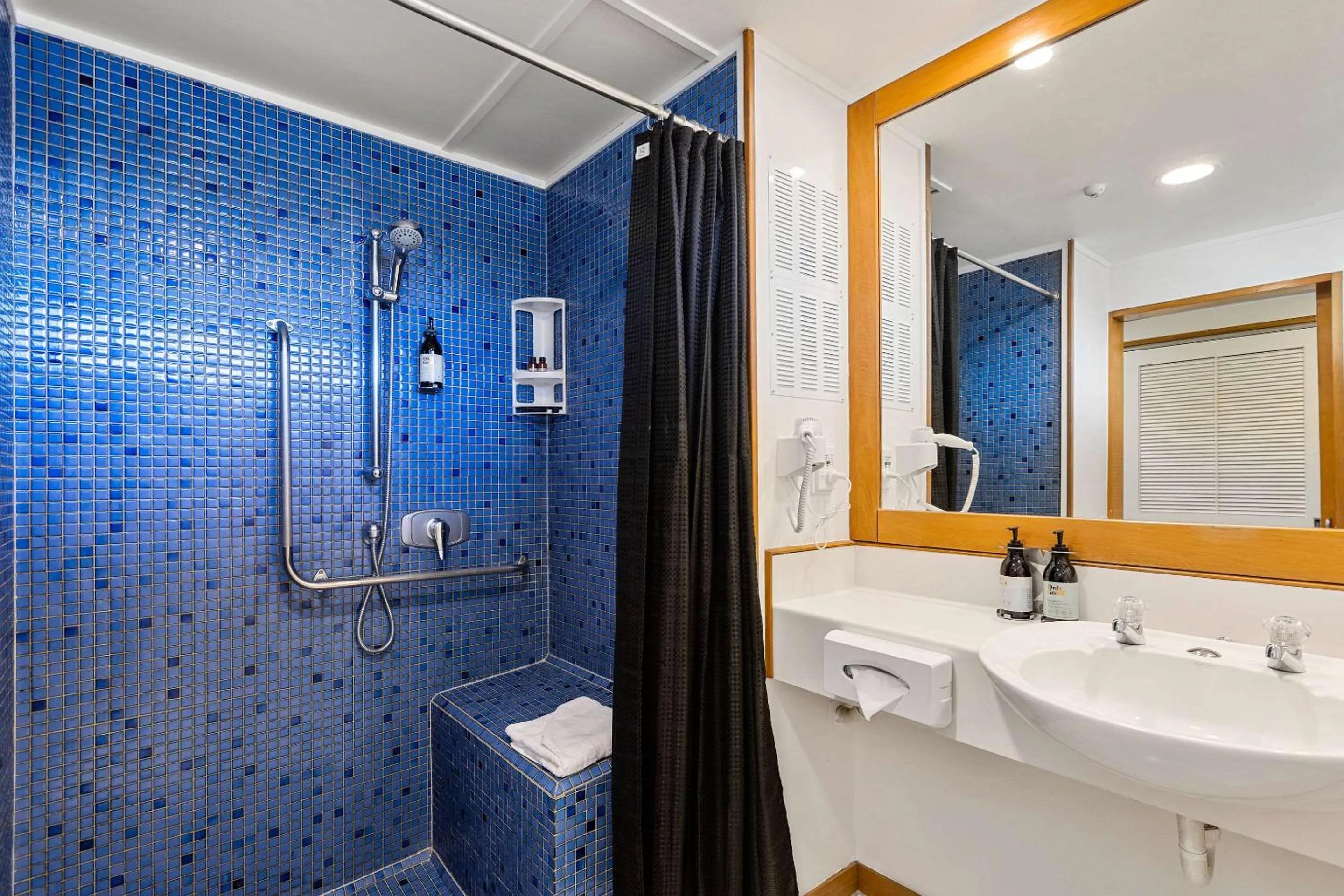 Bedroom in Quality Hotel Lincoln Green