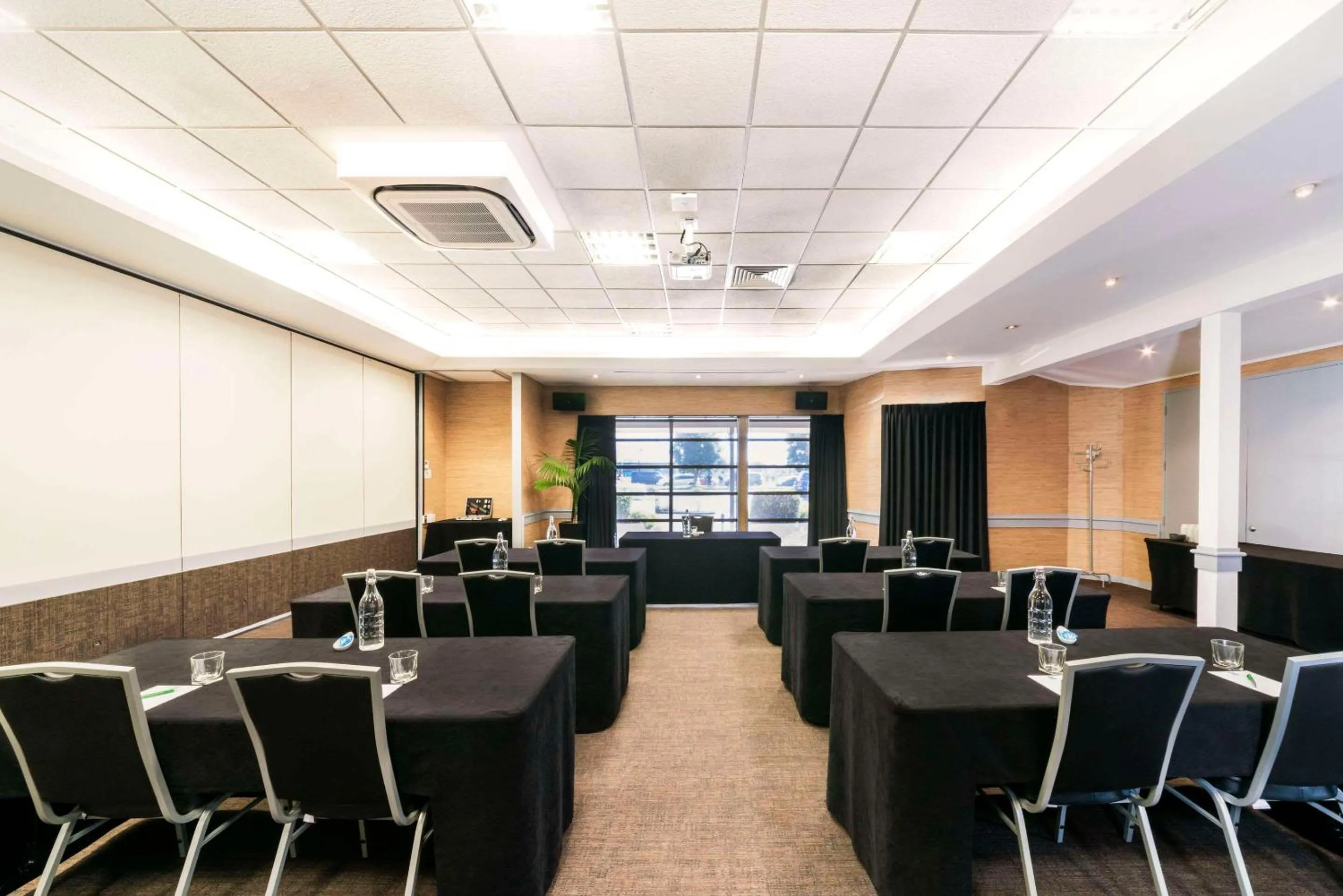 Meeting/conference room in Quality Hotel Lincoln Green