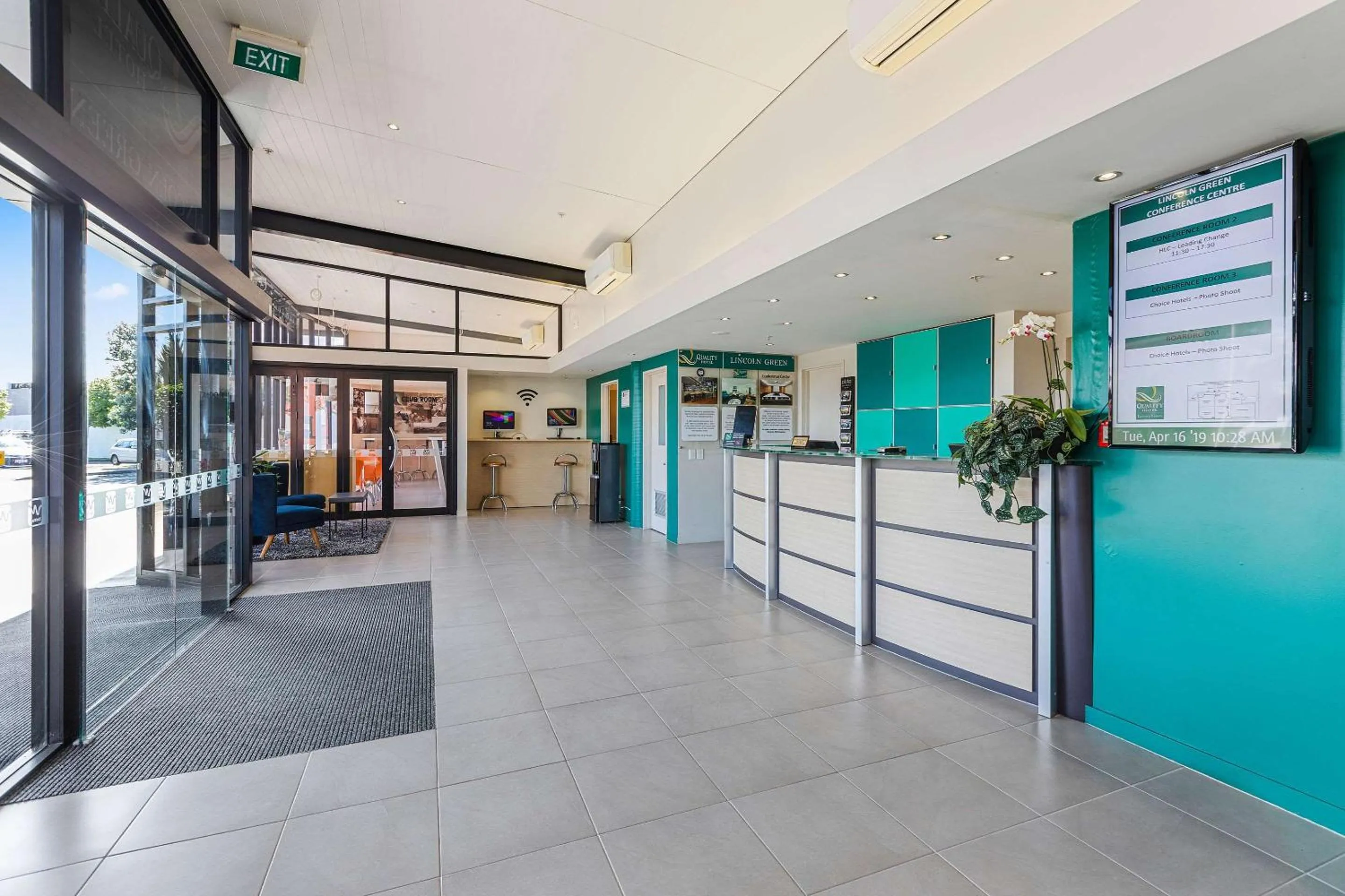 Lobby or reception in Quality Hotel Lincoln Green