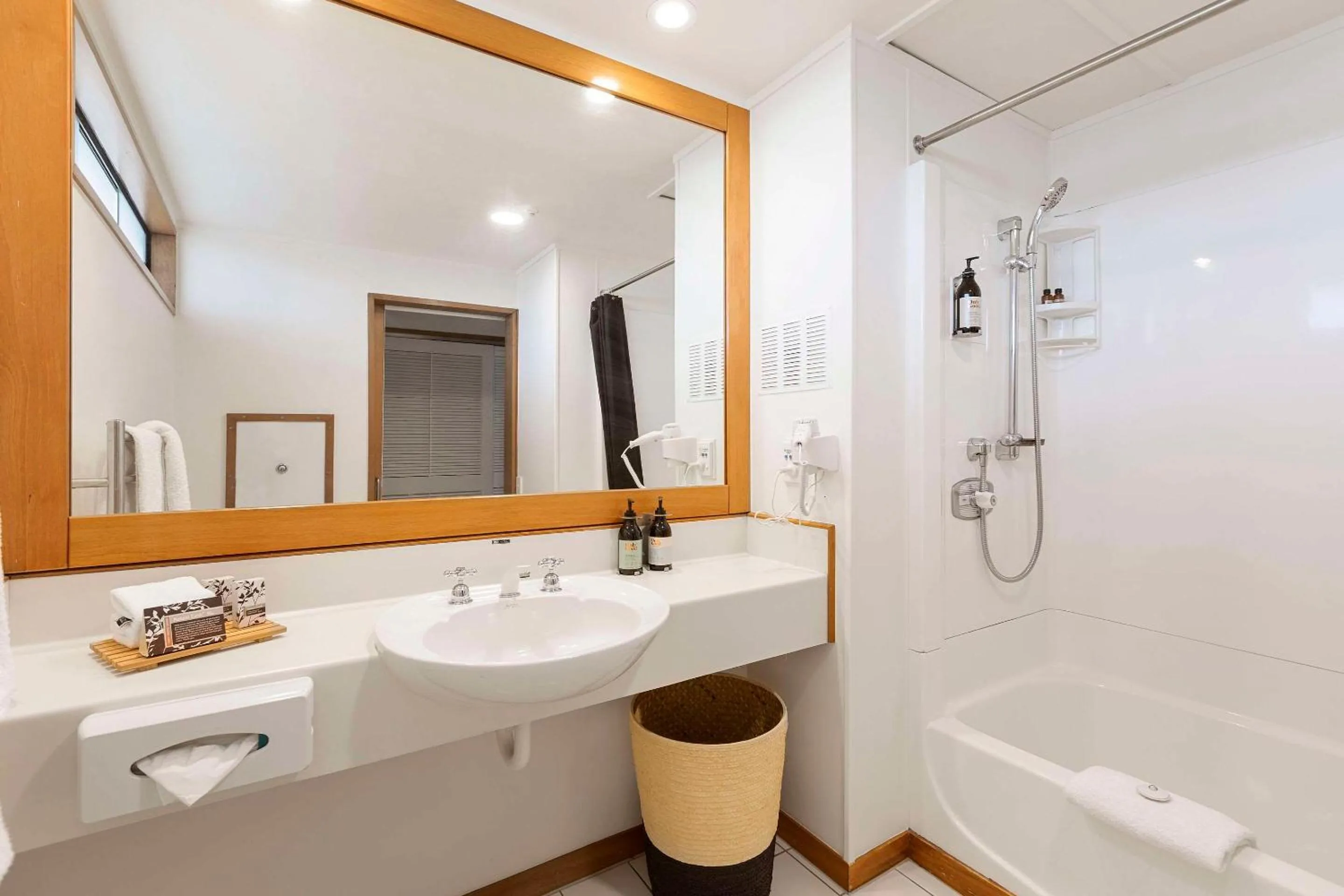 Bedroom in Quality Hotel Lincoln Green