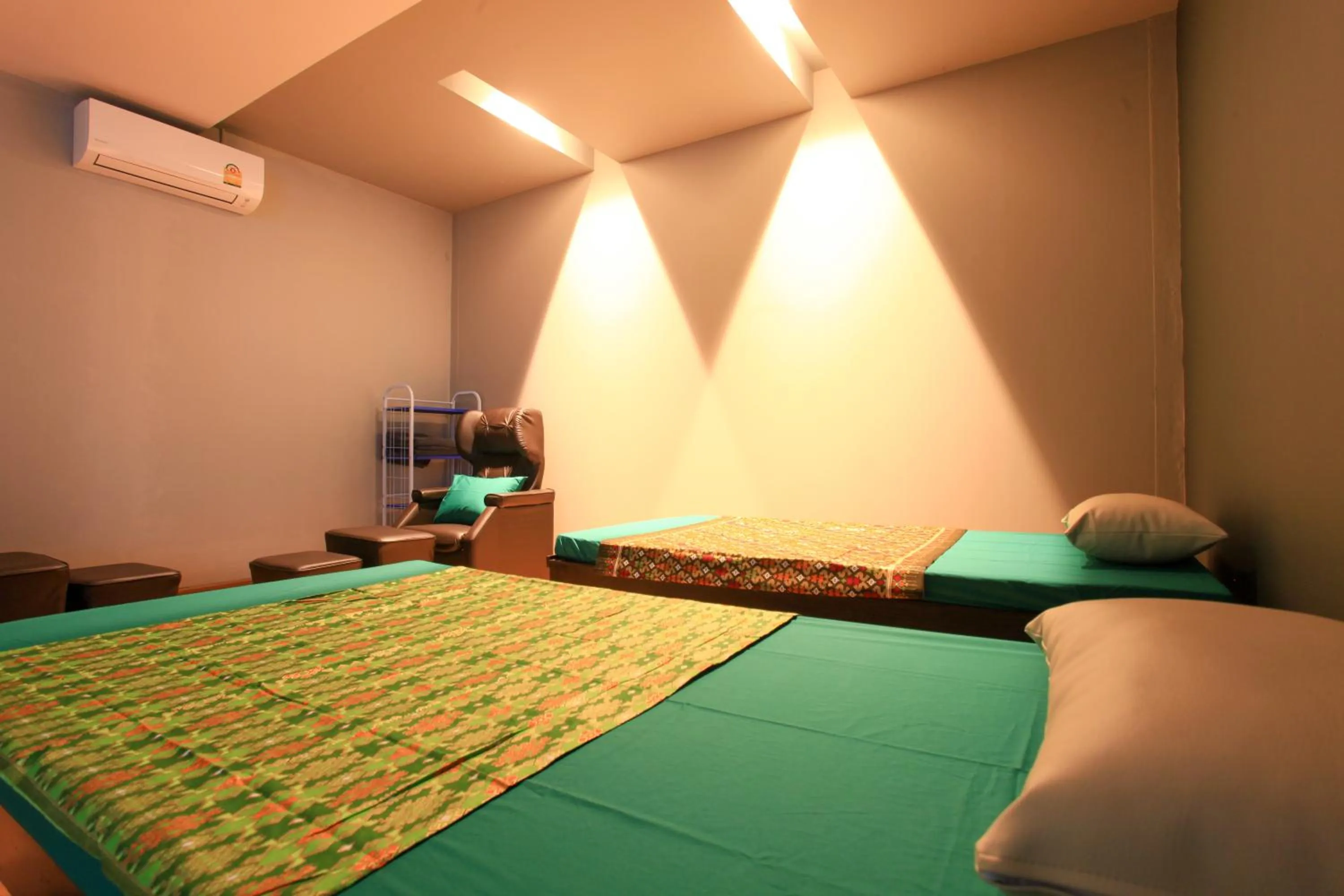 Activities, Bed in The Glory Gold