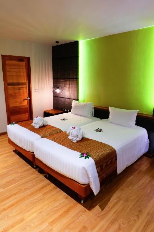 Bed in The Glory Gold