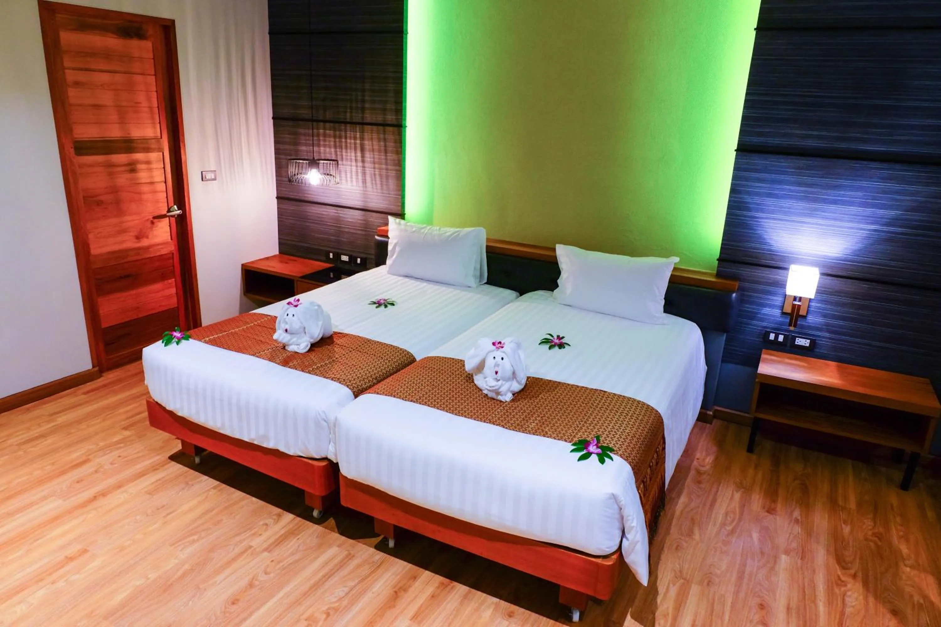 Bed in The Glory Gold