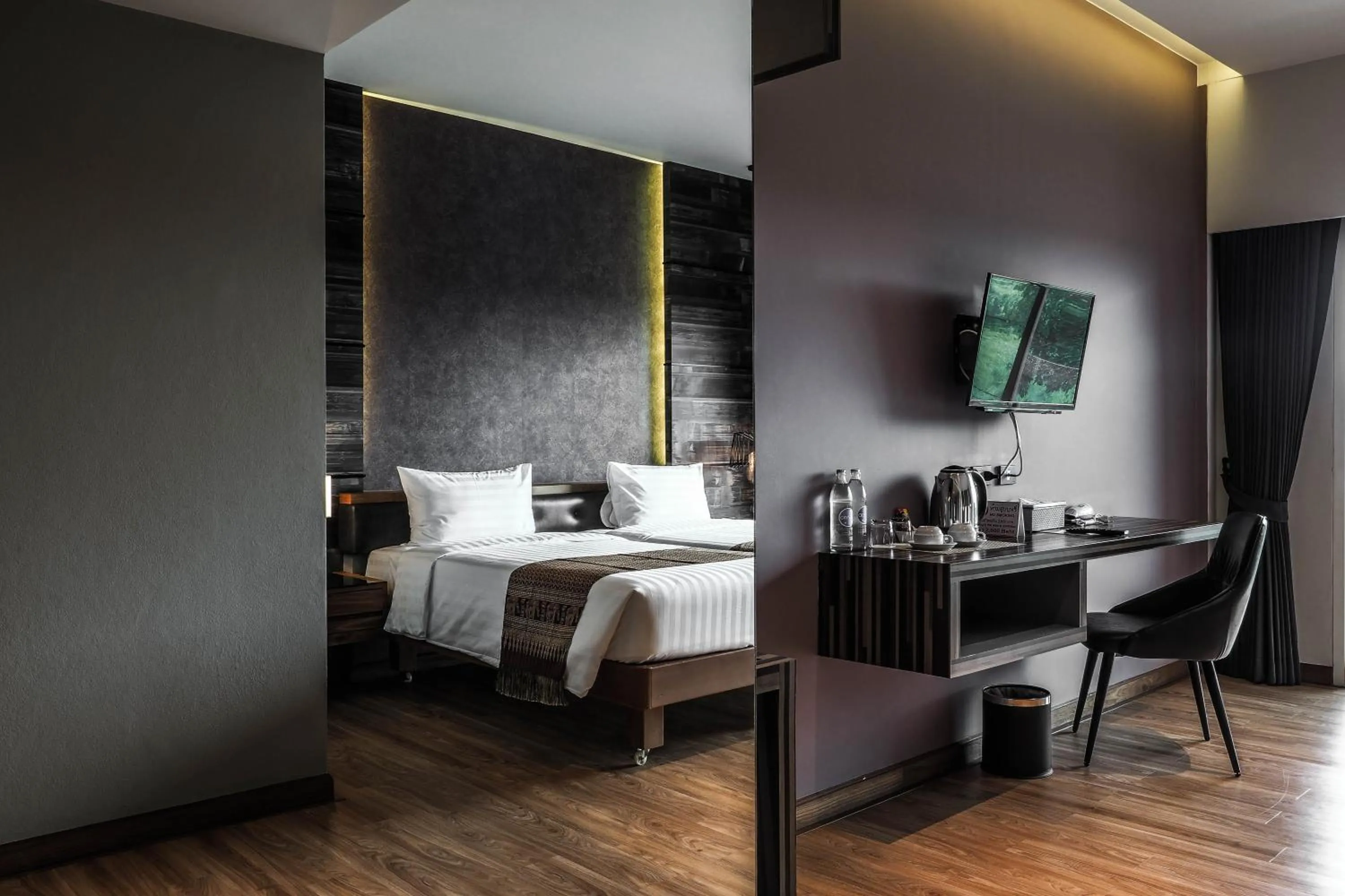 Bed in The Glory Gold