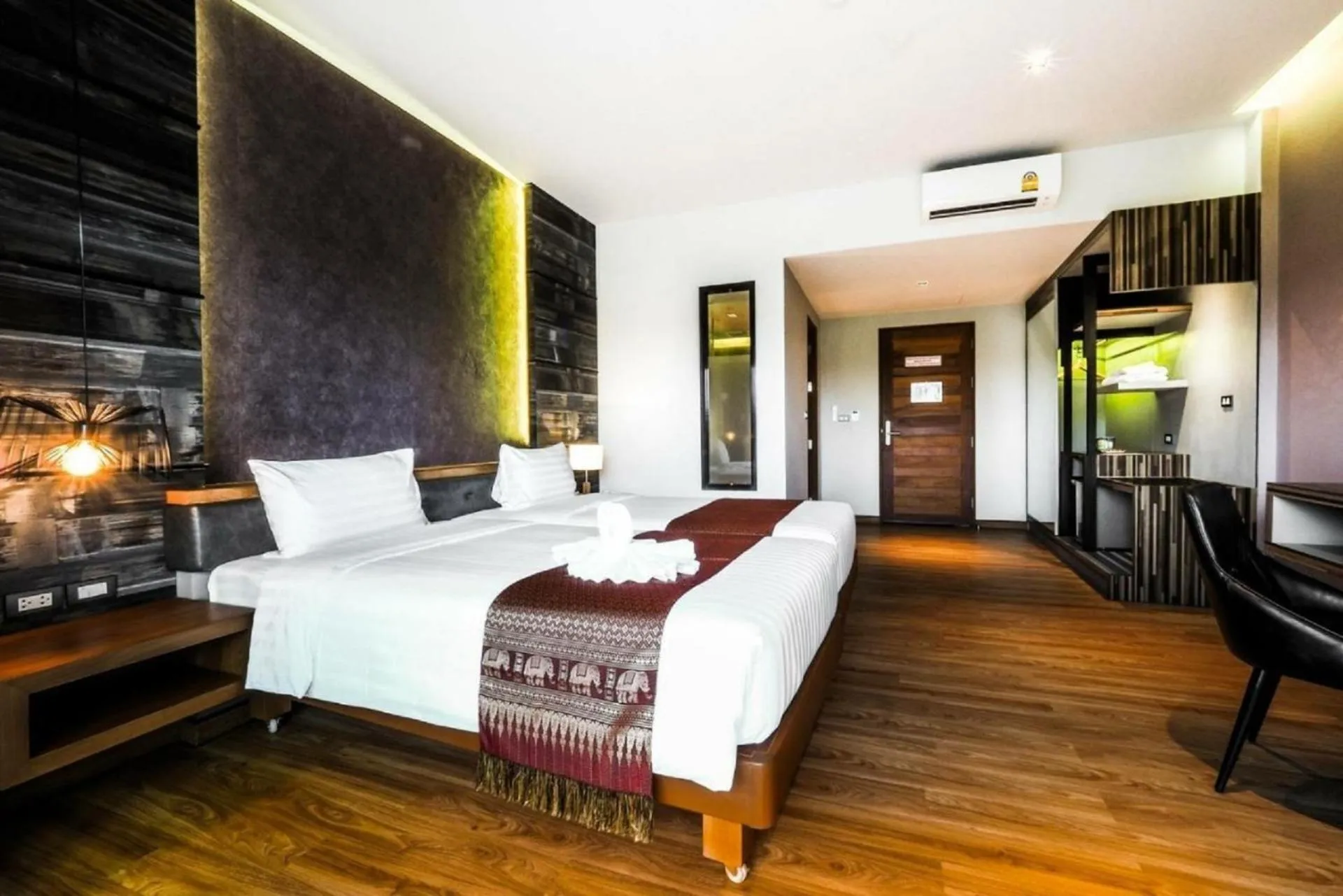 Bed in The Glory Gold